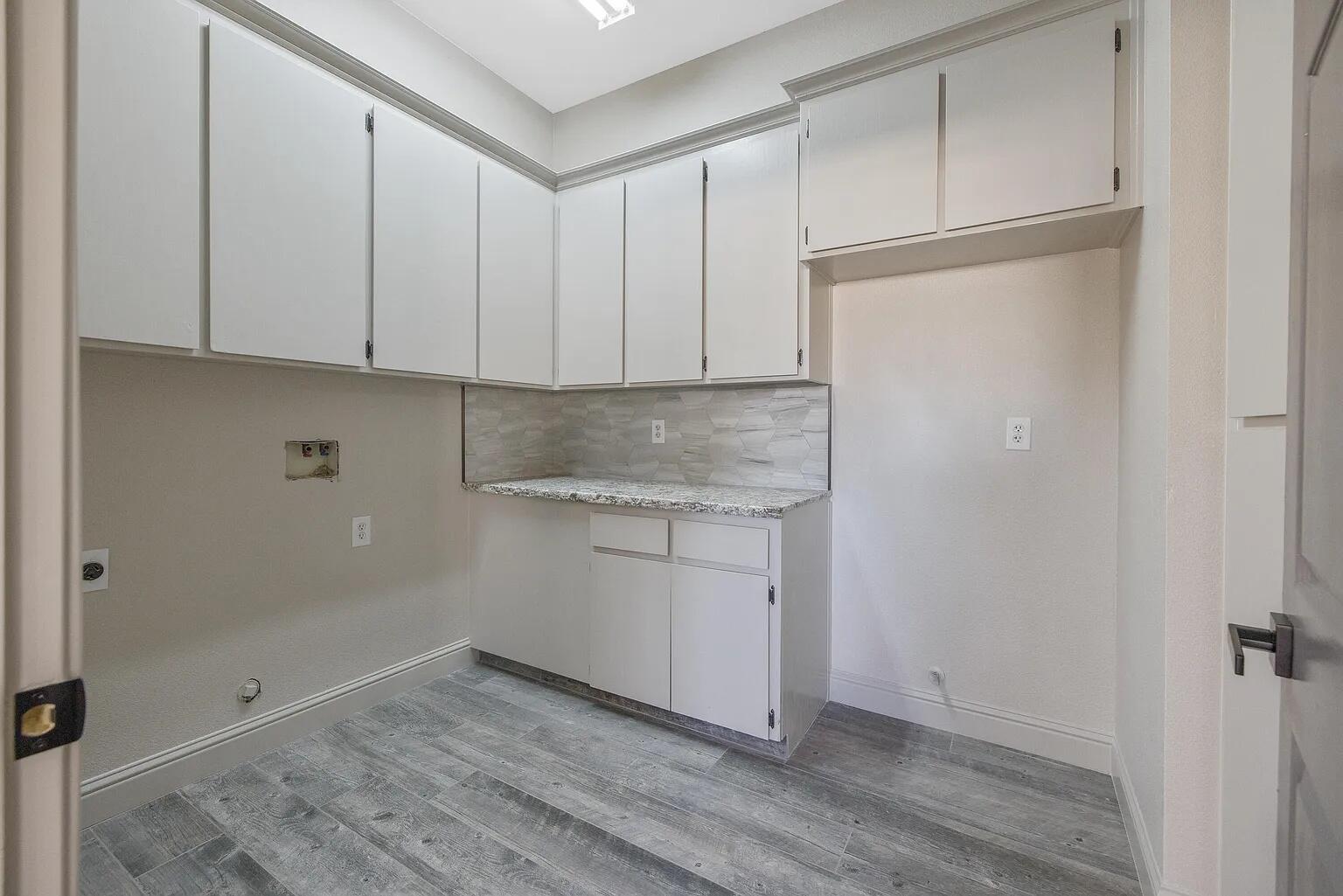 1050 N Sumter Ct, Visalia, CA 93292