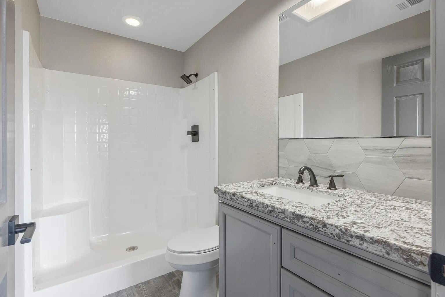 1050 N Sumter Ct, Visalia, CA 93292