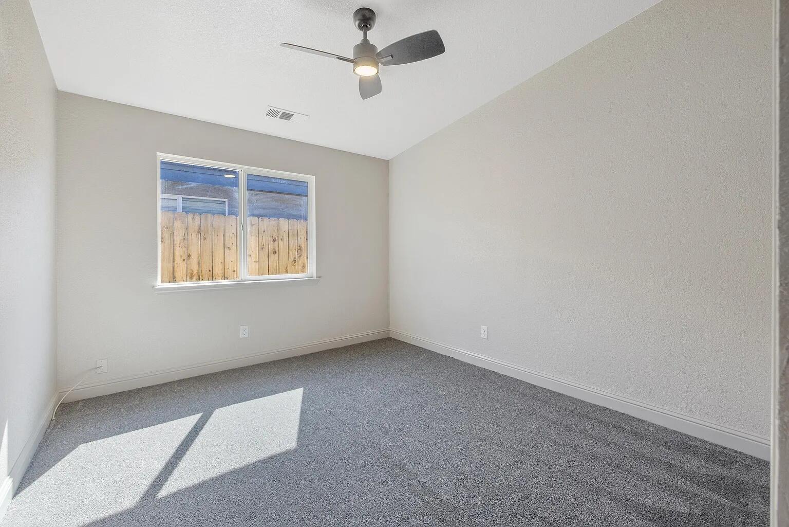 1050 N Sumter Ct, Visalia, CA 93292