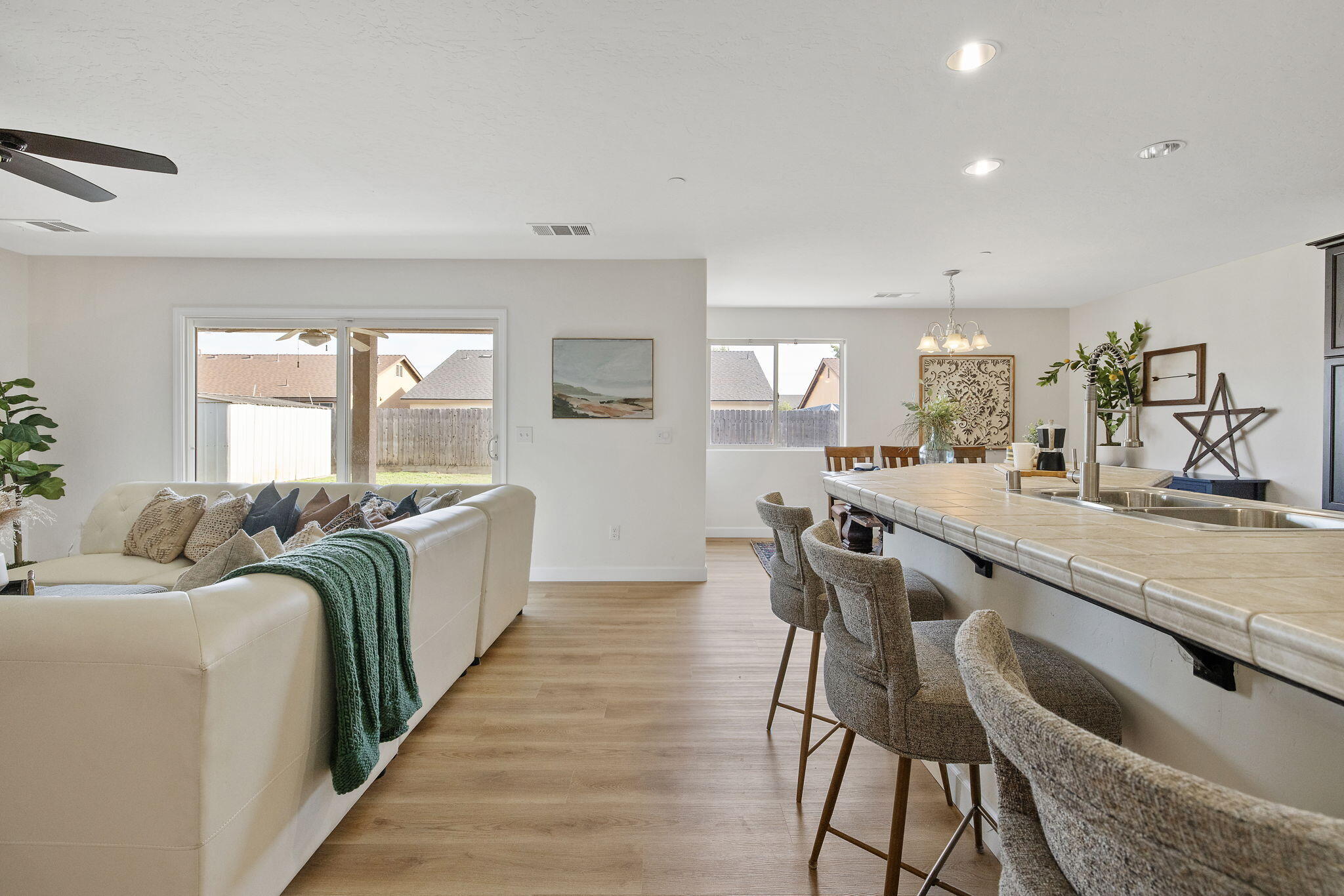 1817 Hermosa Ave, Tulare, CA 93274