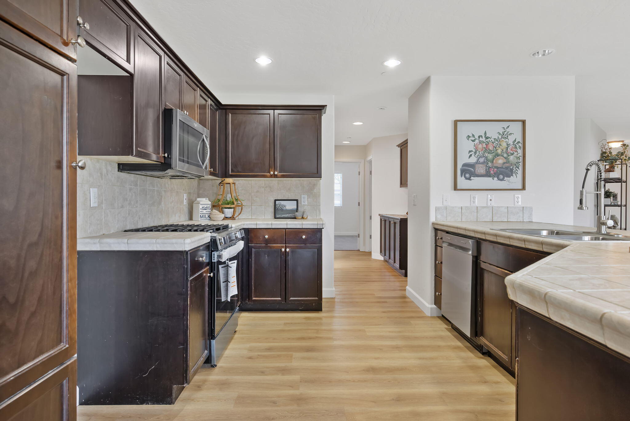 1817 Hermosa Ave, Tulare, CA 93274
