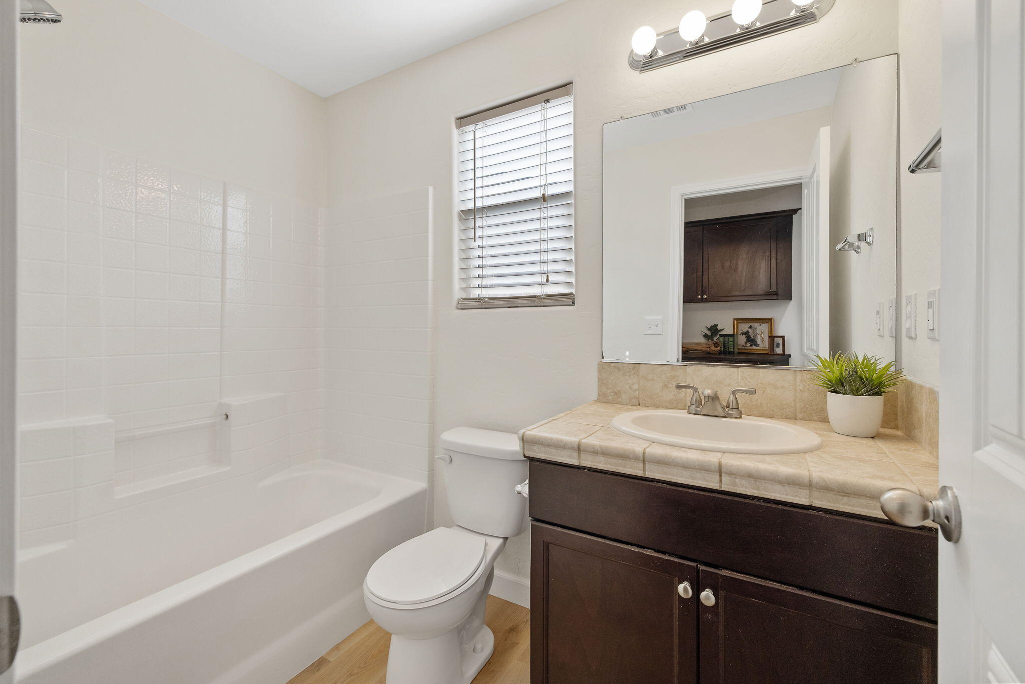 1817 Hermosa Ave, Tulare, CA 93274