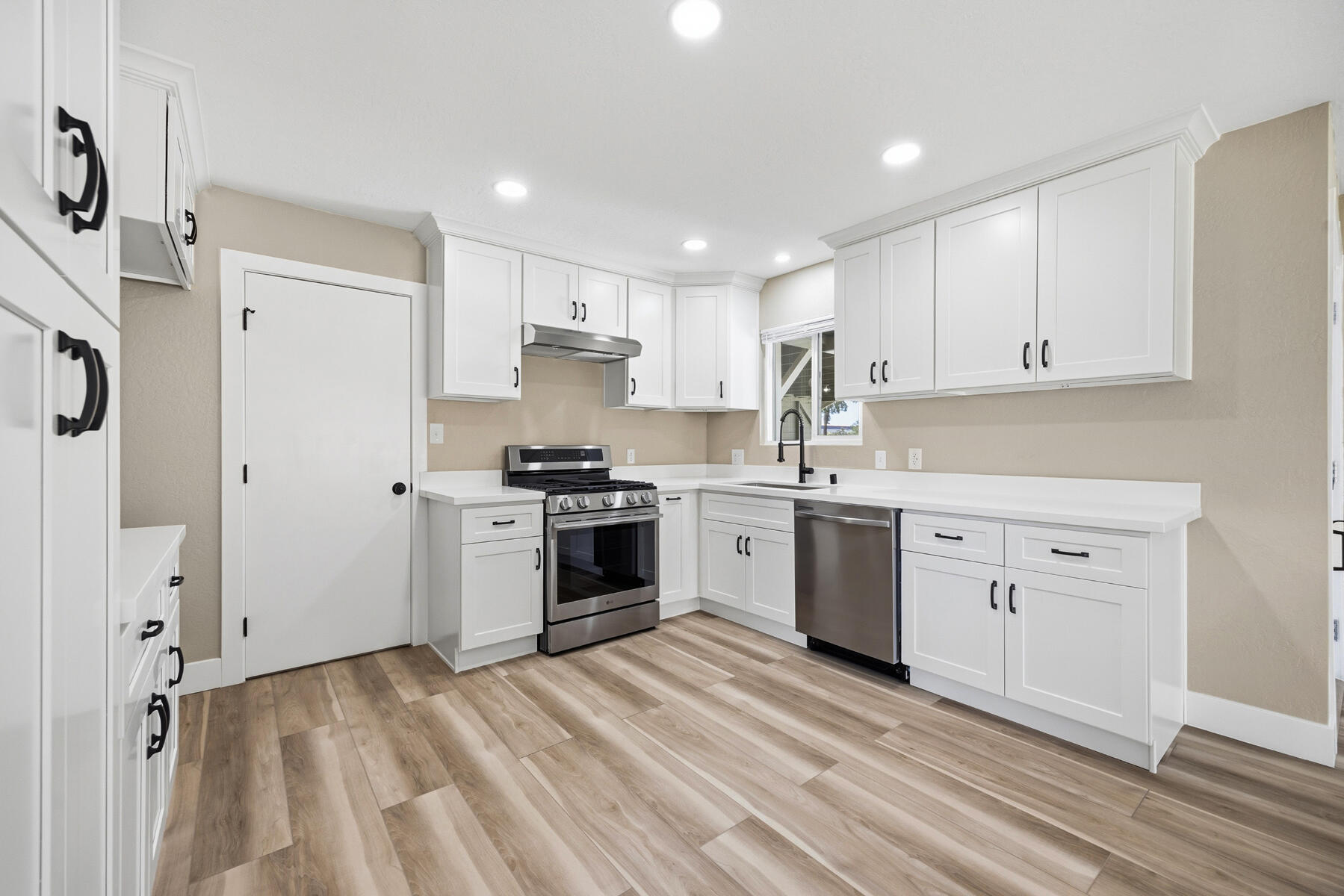 1612 S Santa Fe St, Visalia, CA 93292