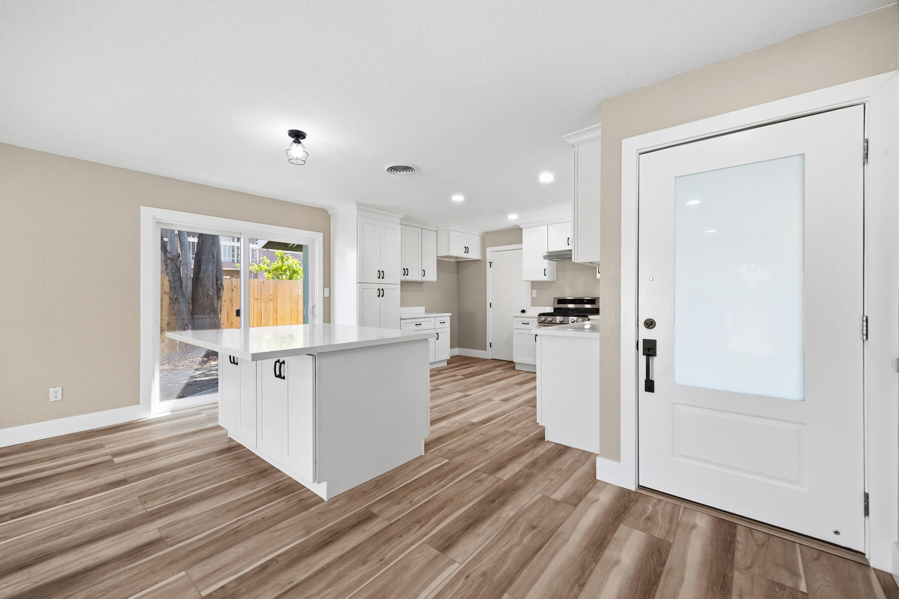 1612 S Santa Fe St, Visalia, CA 93292