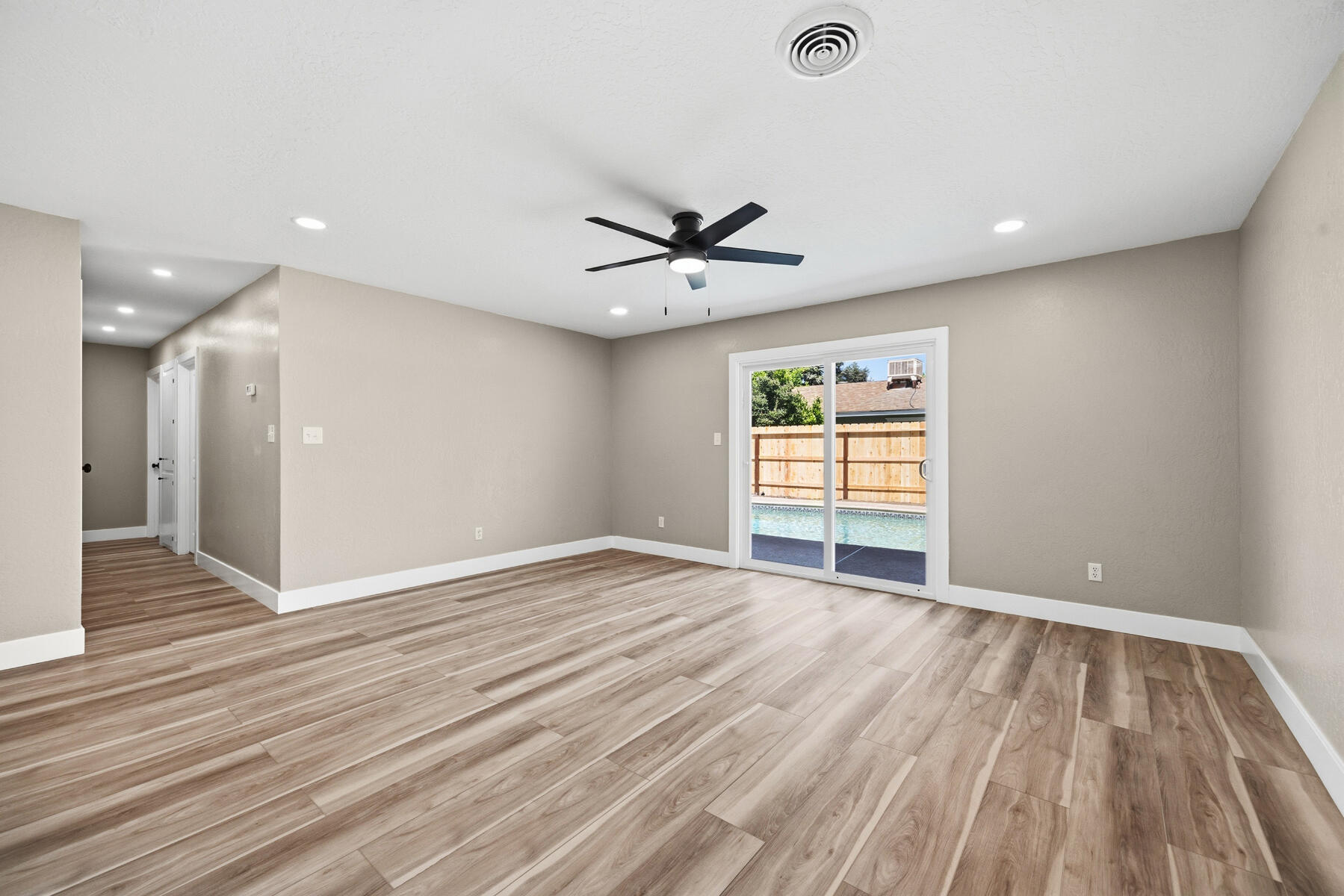 1612 S Santa Fe St, Visalia, CA 93292
