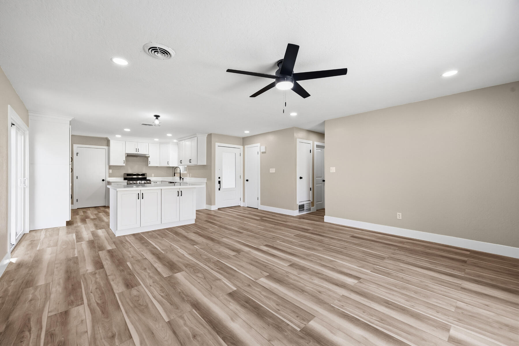 1612 S Santa Fe St, Visalia, CA 93292