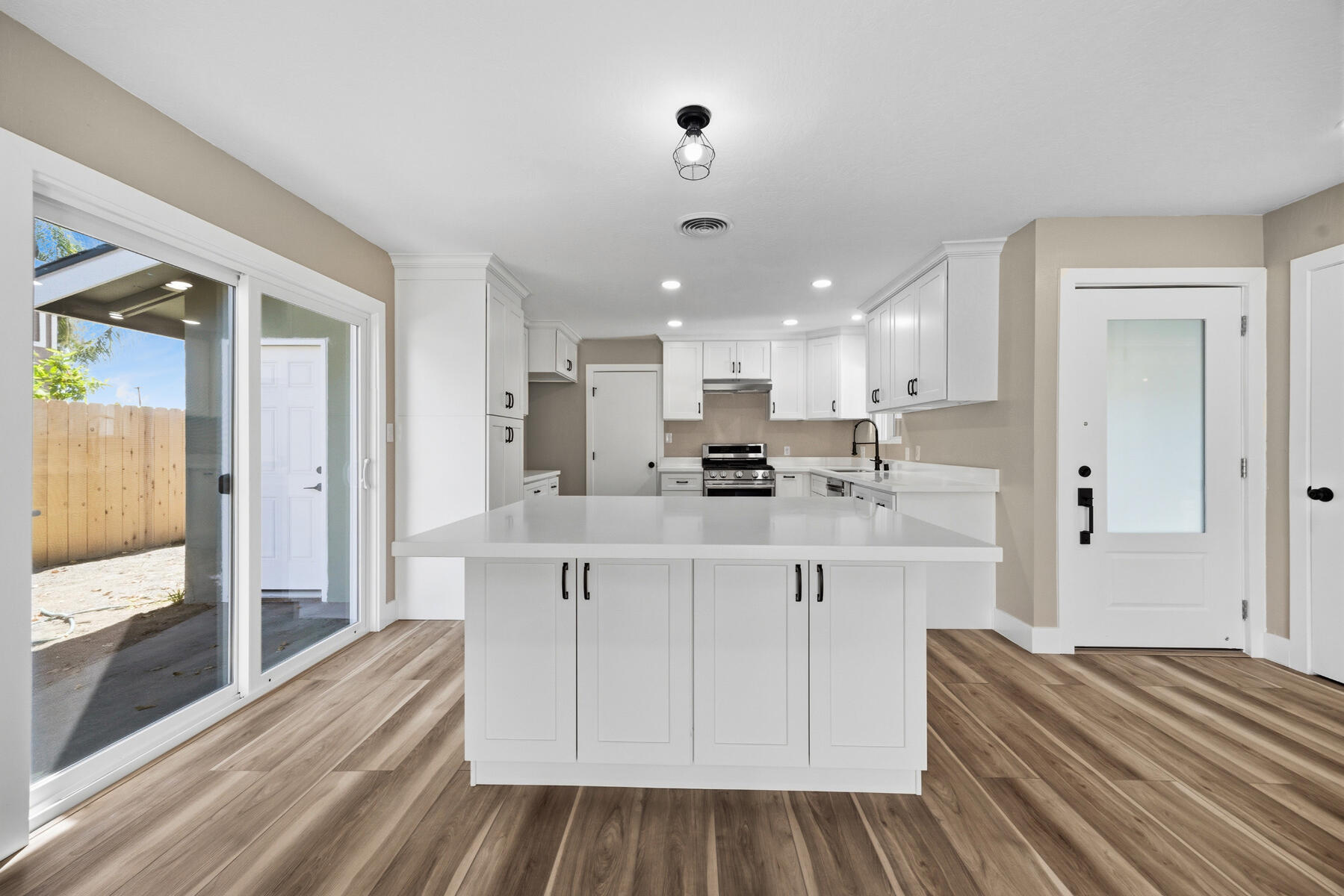1612 S Santa Fe St, Visalia, CA 93292