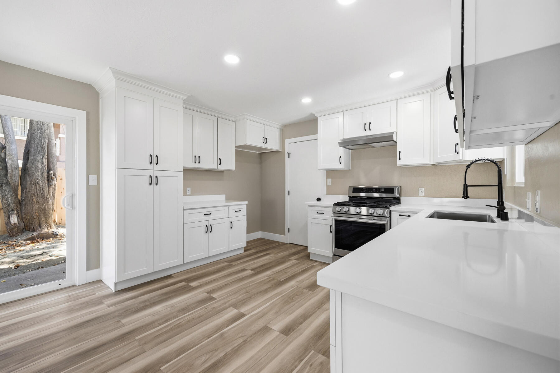 1612 S Santa Fe St, Visalia, CA 93292
