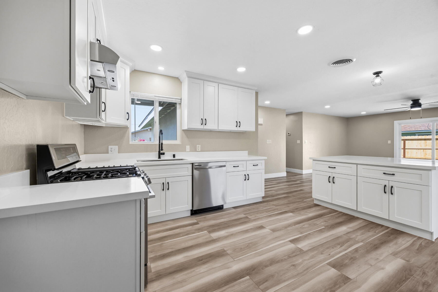 1612 S Santa Fe St, Visalia, CA 93292