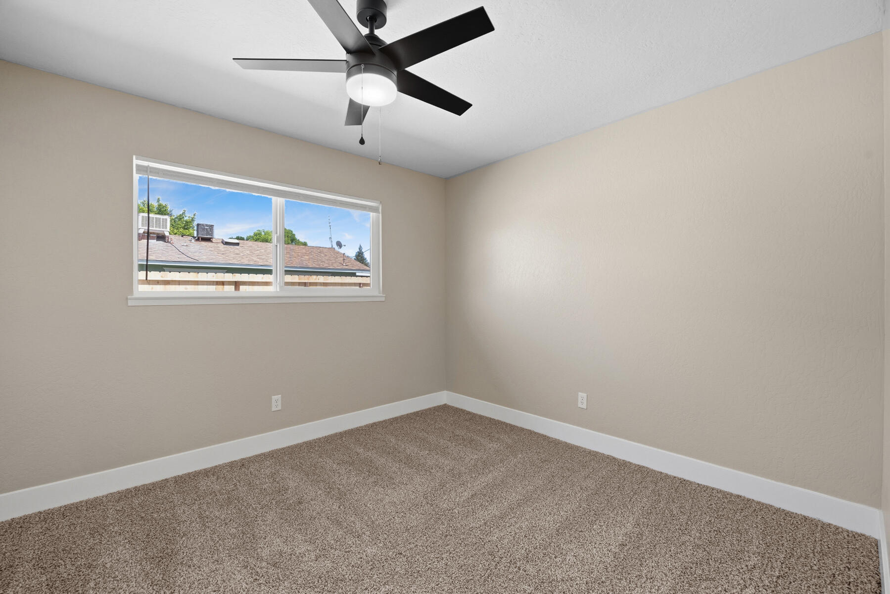 1612 S Santa Fe St, Visalia, CA 93292