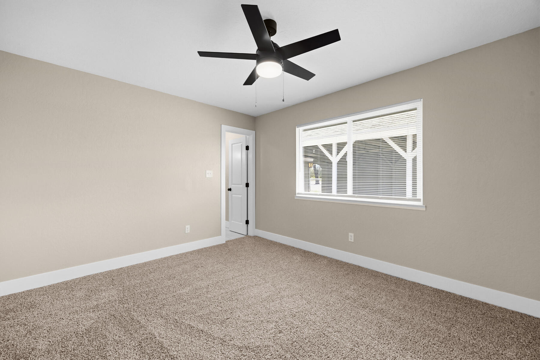 1612 S Santa Fe St, Visalia, CA 93292