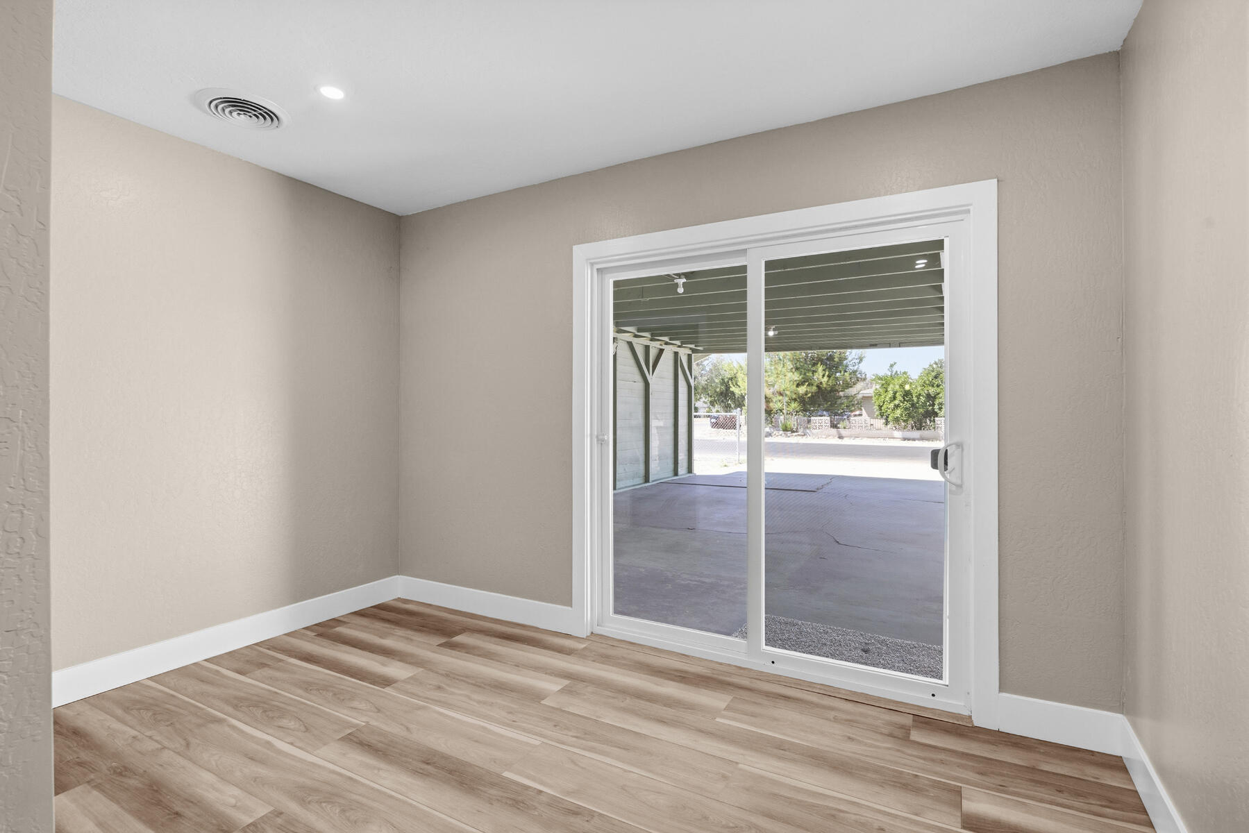 1612 S Santa Fe St, Visalia, CA 93292