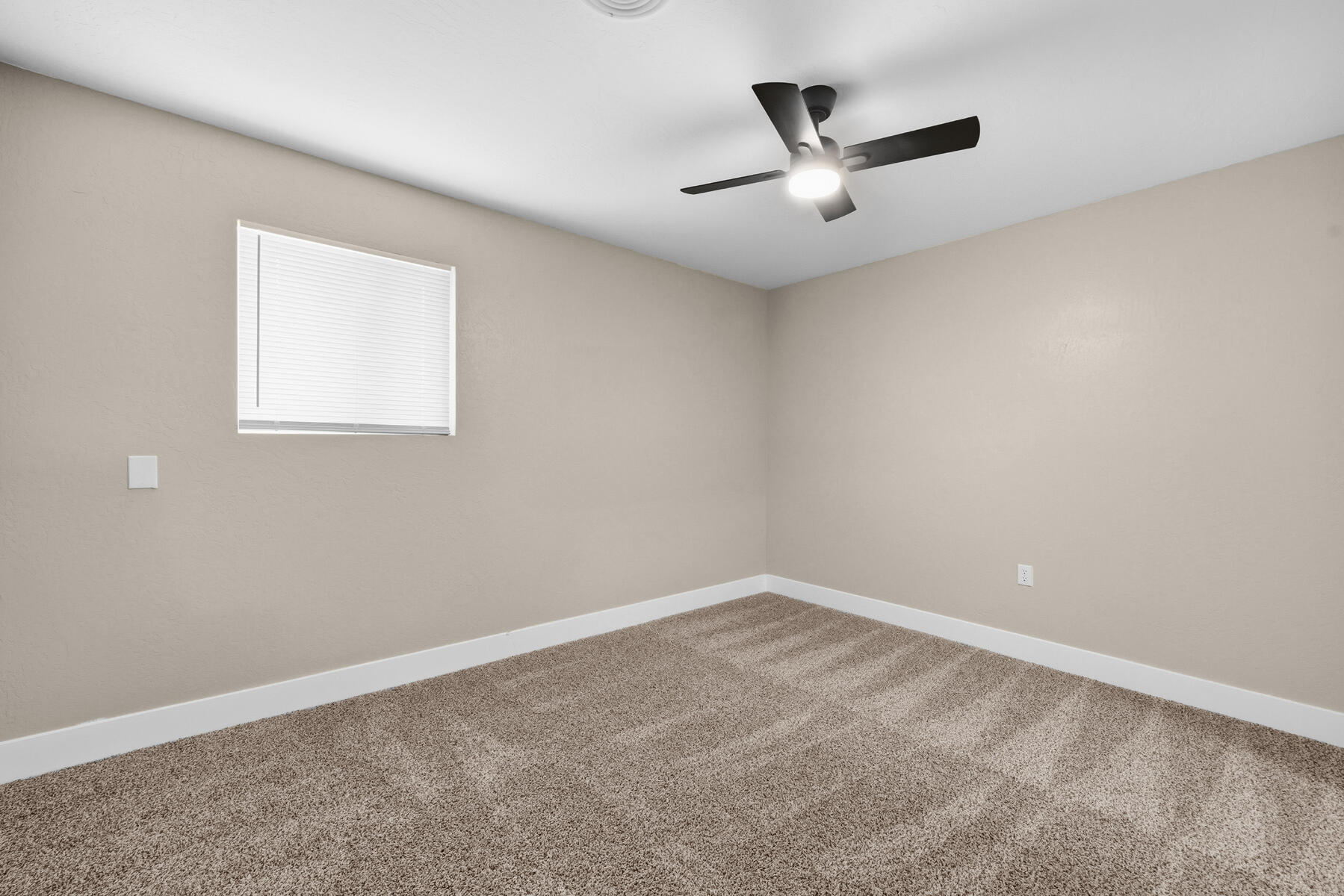 1612 S Santa Fe St, Visalia, CA 93292
