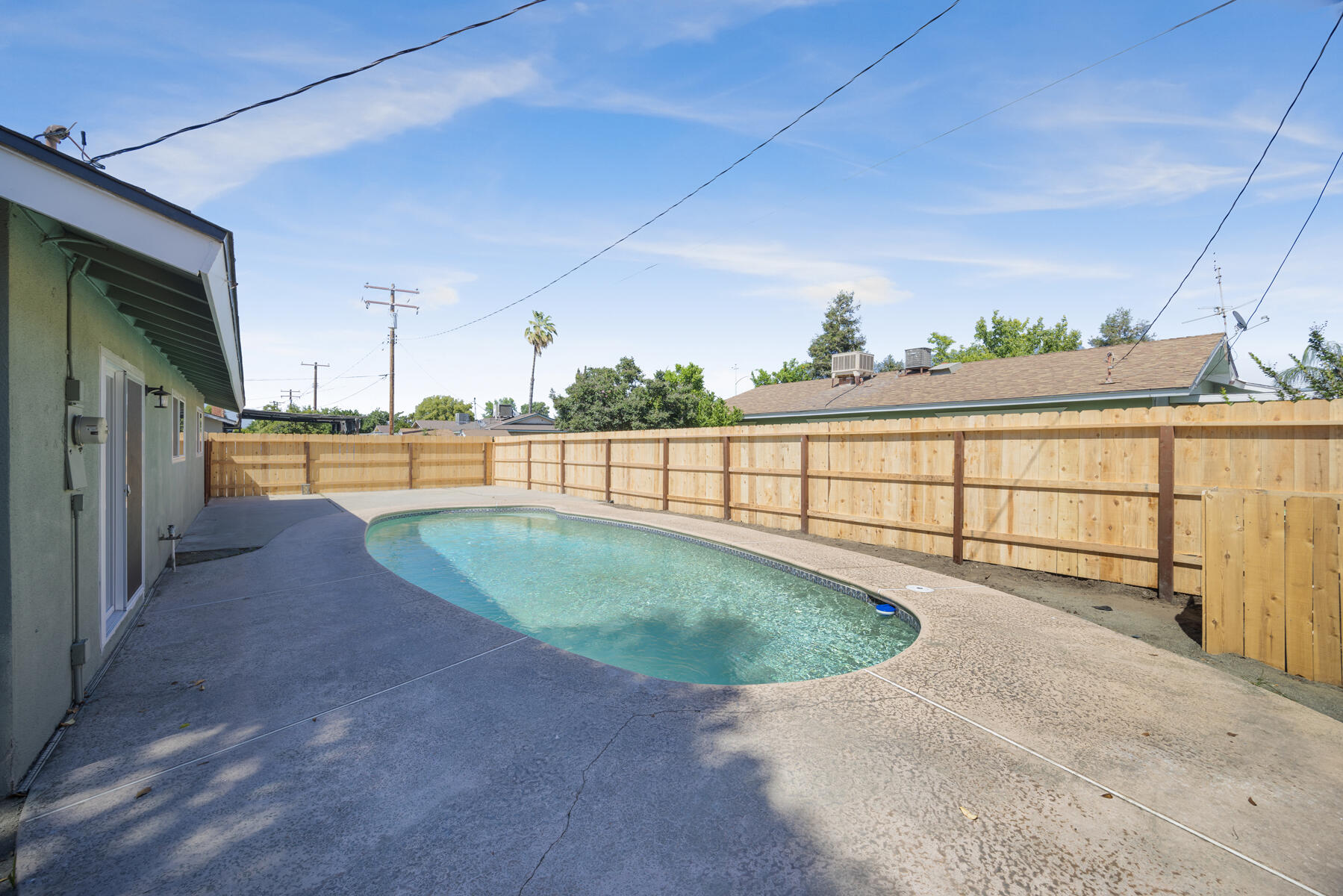 1612 S Santa Fe St, Visalia, CA 93292