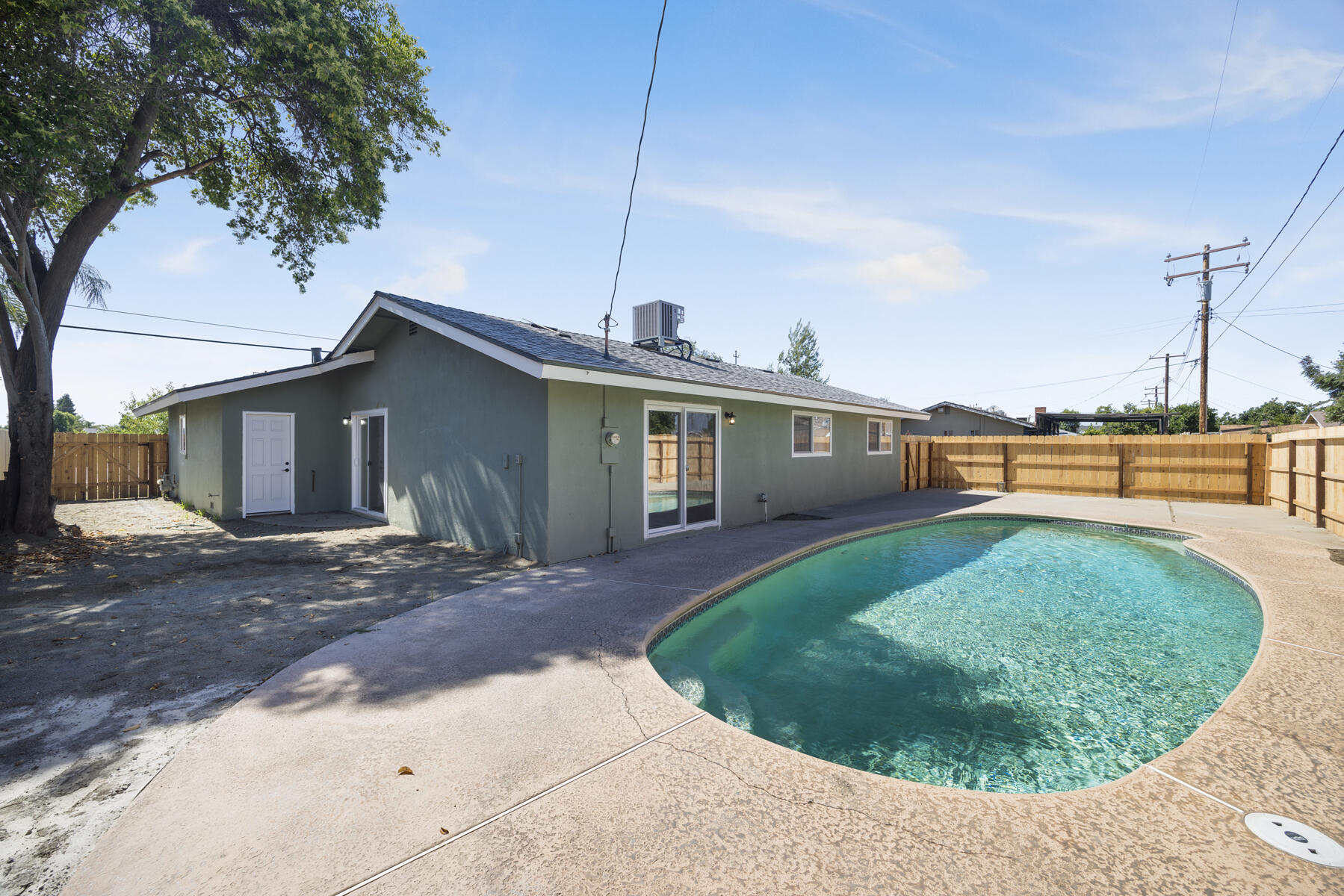 1612 S Santa Fe St, Visalia, CA 93292