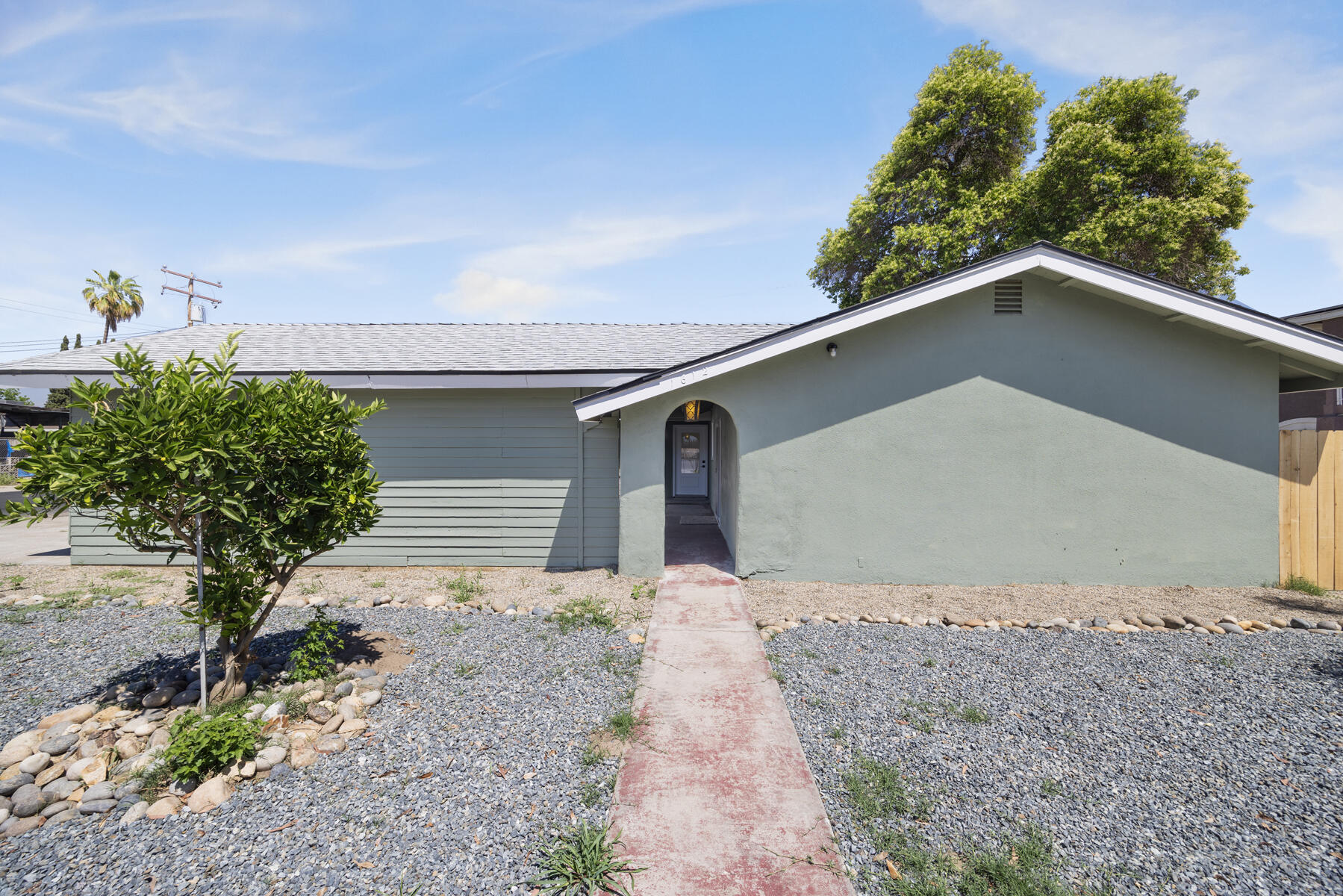 1612 S Santa Fe St, Visalia, CA 93292