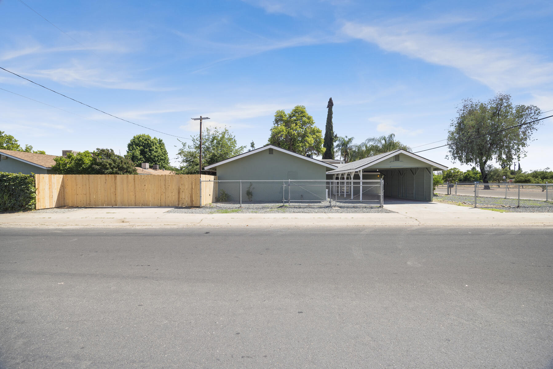 1612 S Santa Fe St, Visalia, CA 93292
