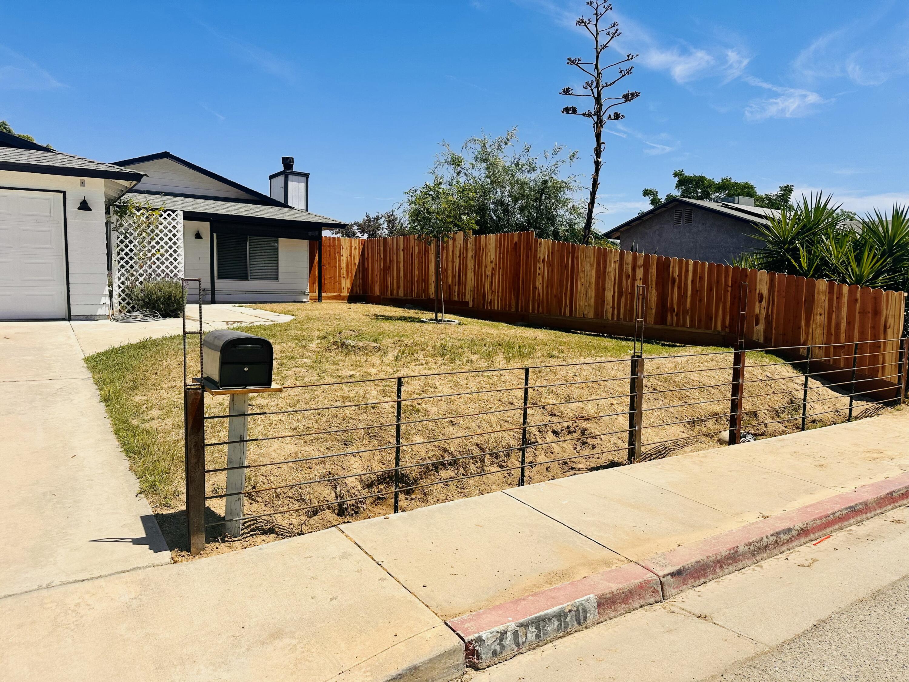 30880 Farr Rd, Visalia, CA 93291