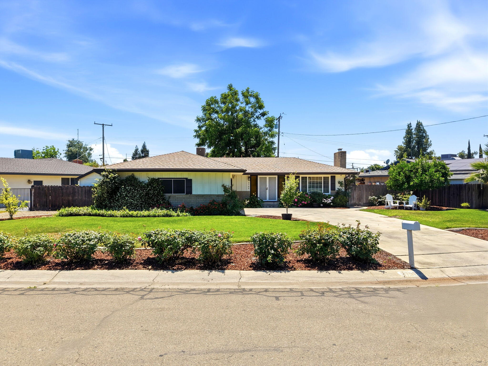 2709 W Royal Oaks Dr, Visalia, CA 93277