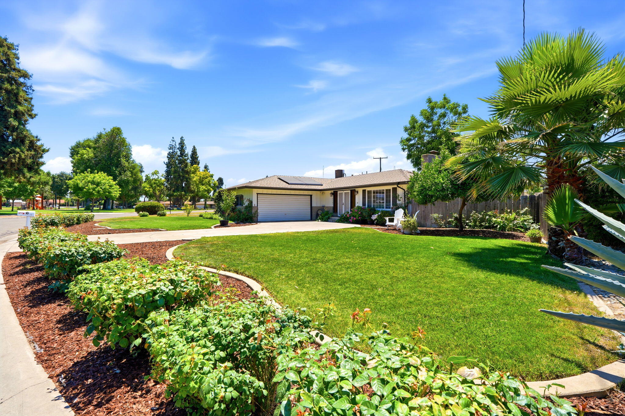 2709 W Royal Oaks Dr, Visalia, CA 93277