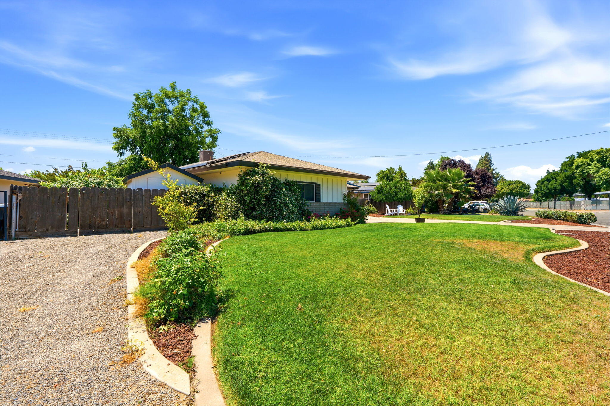 2709 W Royal Oaks Dr, Visalia, CA 93277