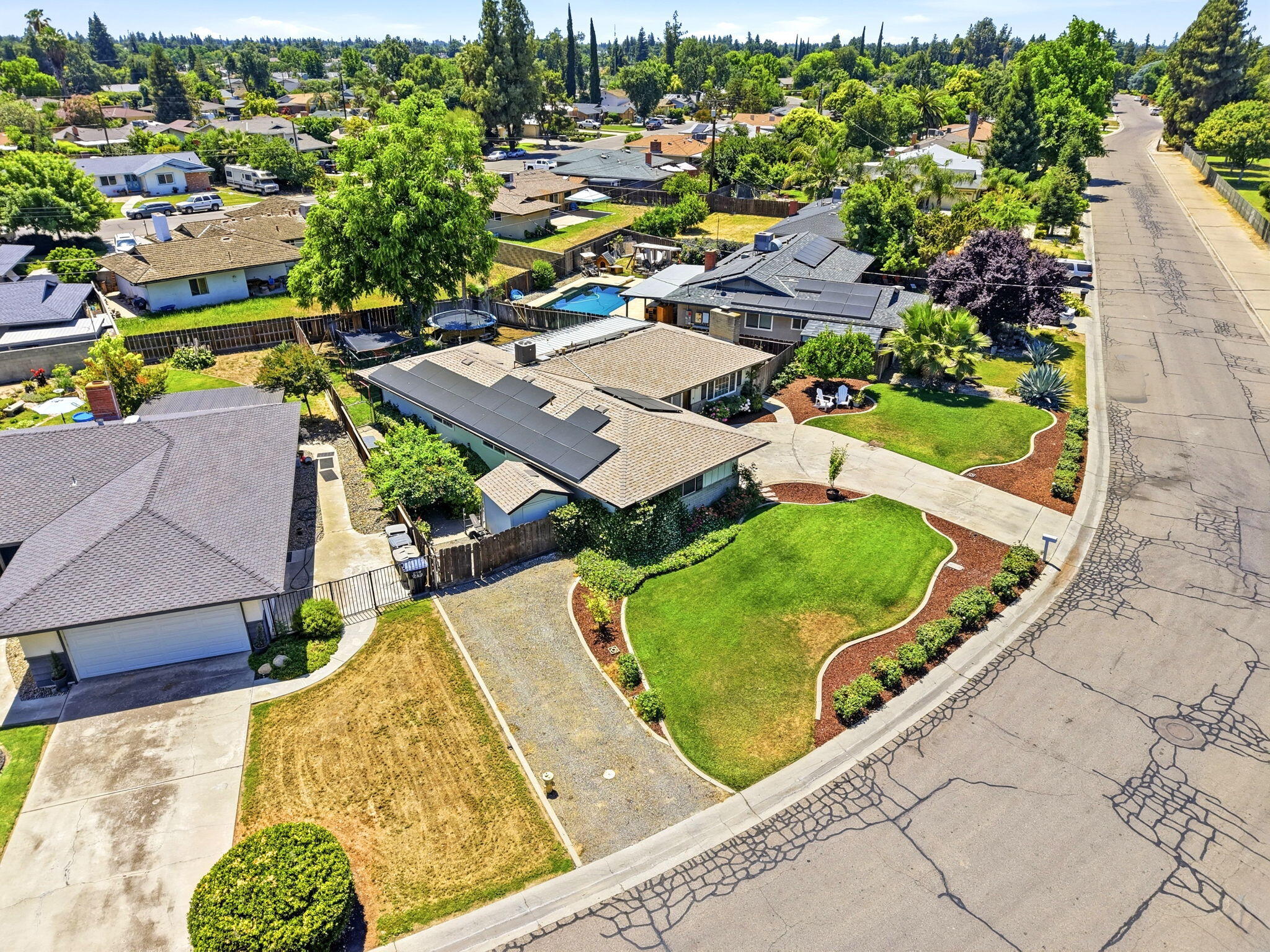 2709 W Royal Oaks Dr, Visalia, CA 93277