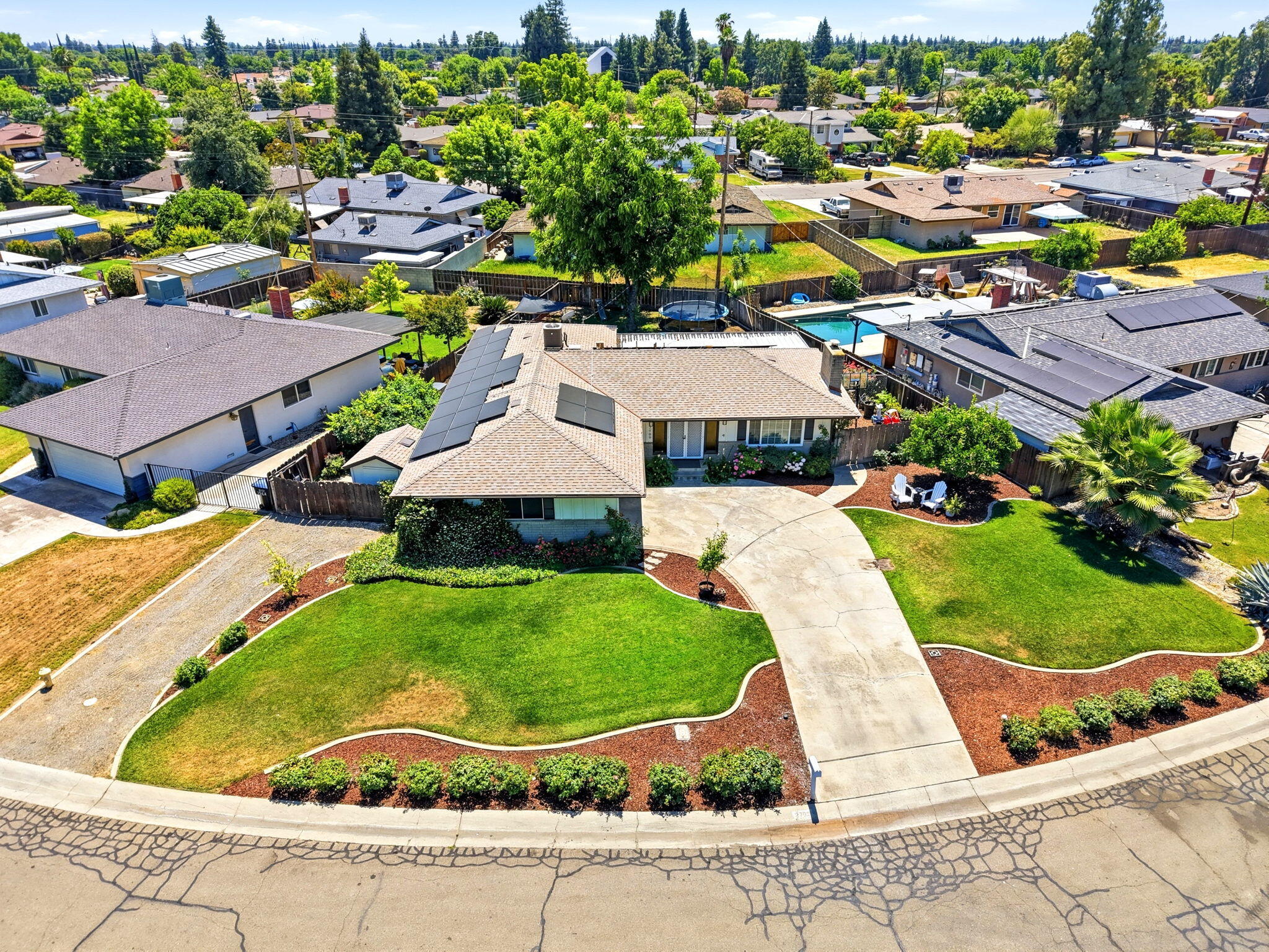 2709 W Royal Oaks Dr, Visalia, CA 93277