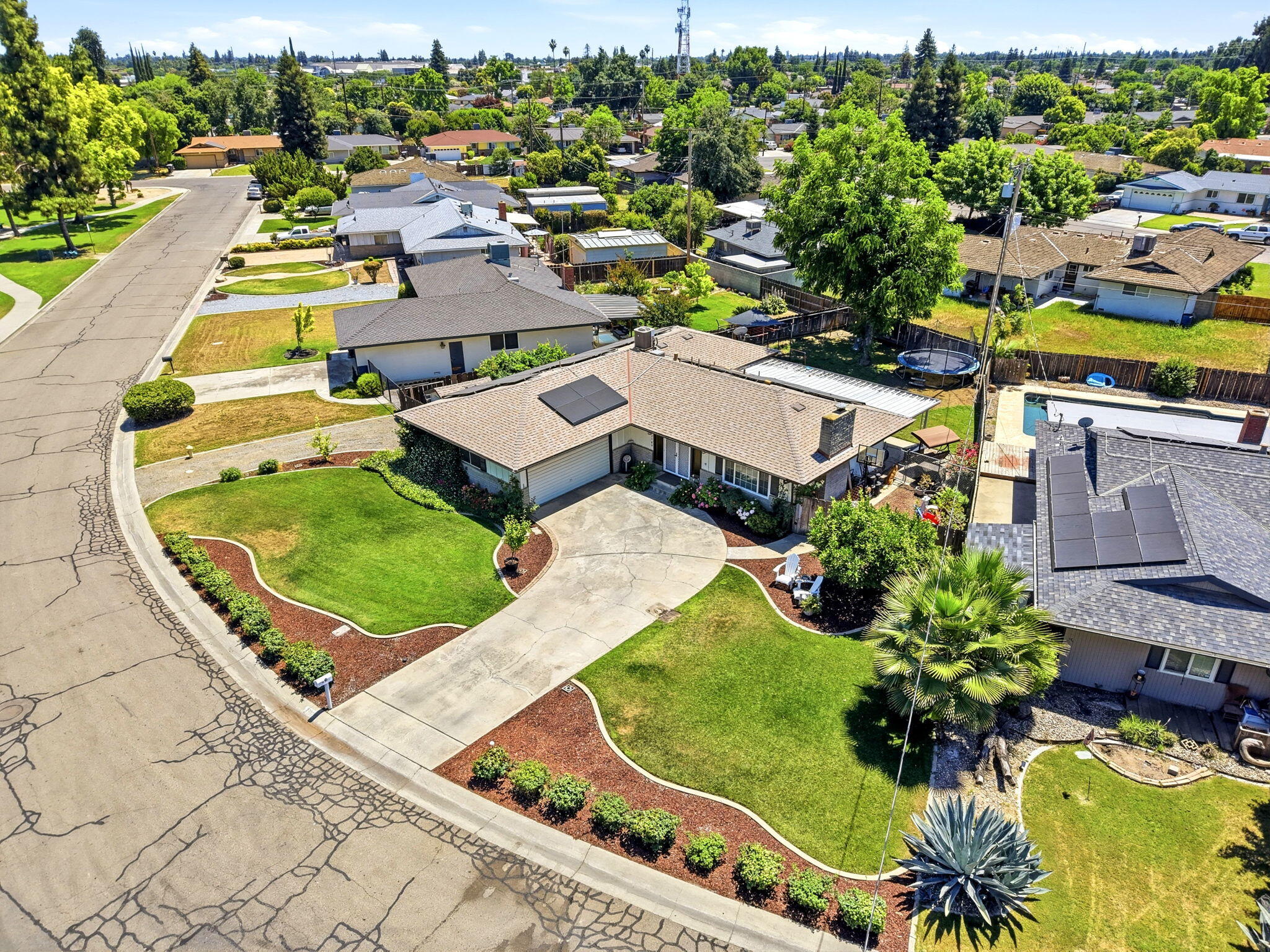 2709 W Royal Oaks Dr, Visalia, CA 93277