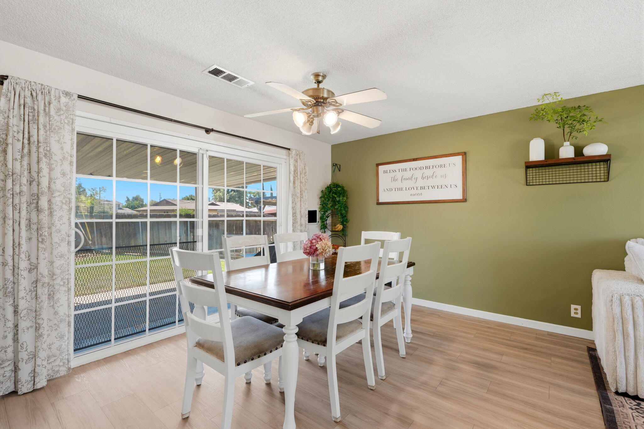 2709 W Royal Oaks Dr, Visalia, CA 93277