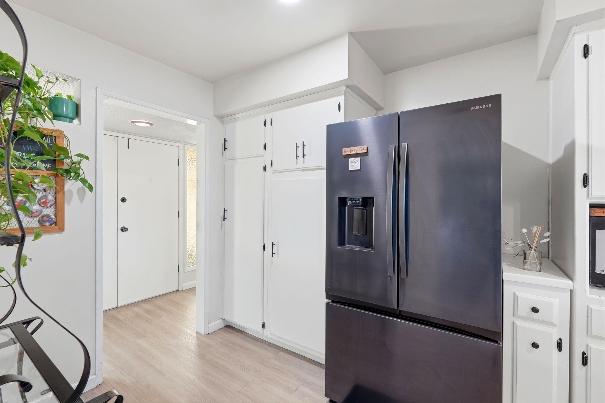 2709 W Royal Oaks Dr, Visalia, CA 93277