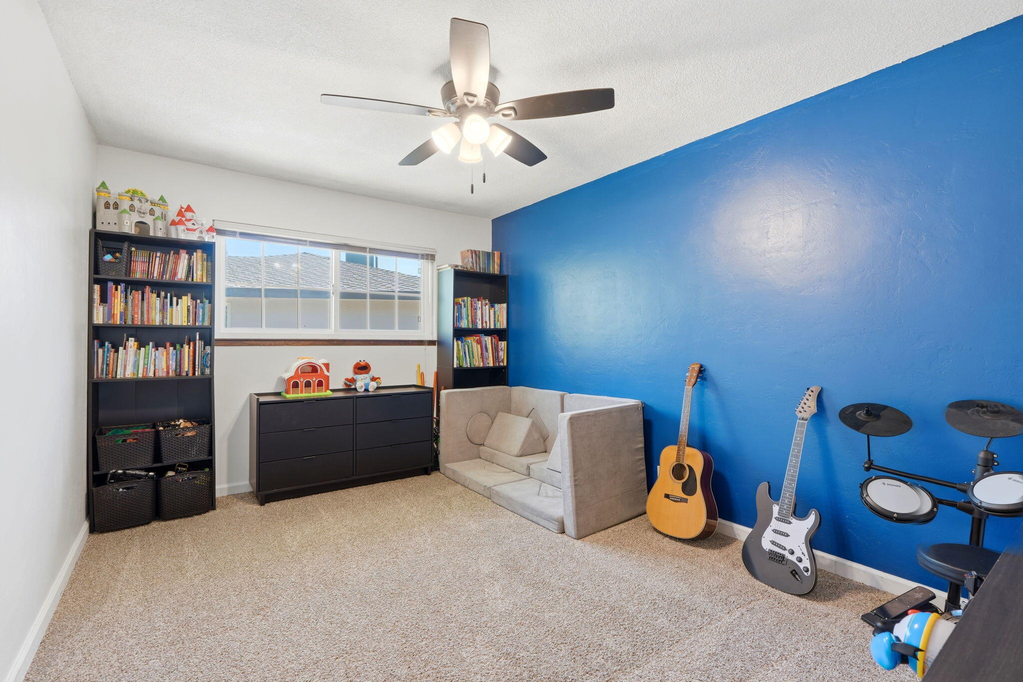 2709 W Royal Oaks Dr, Visalia, CA 93277