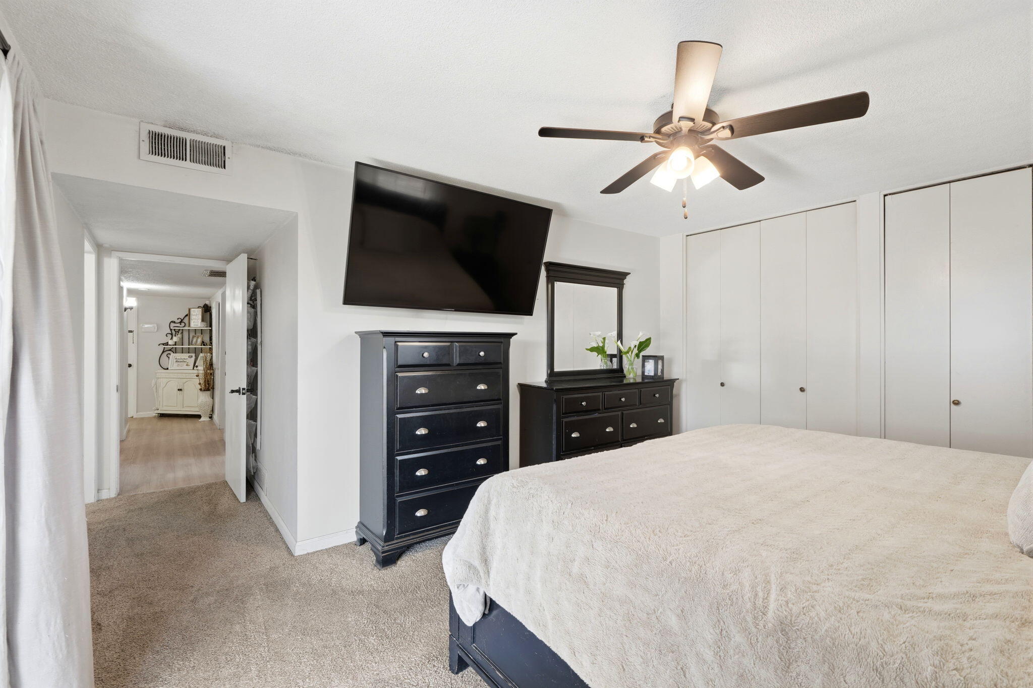 2709 W Royal Oaks Dr, Visalia, CA 93277