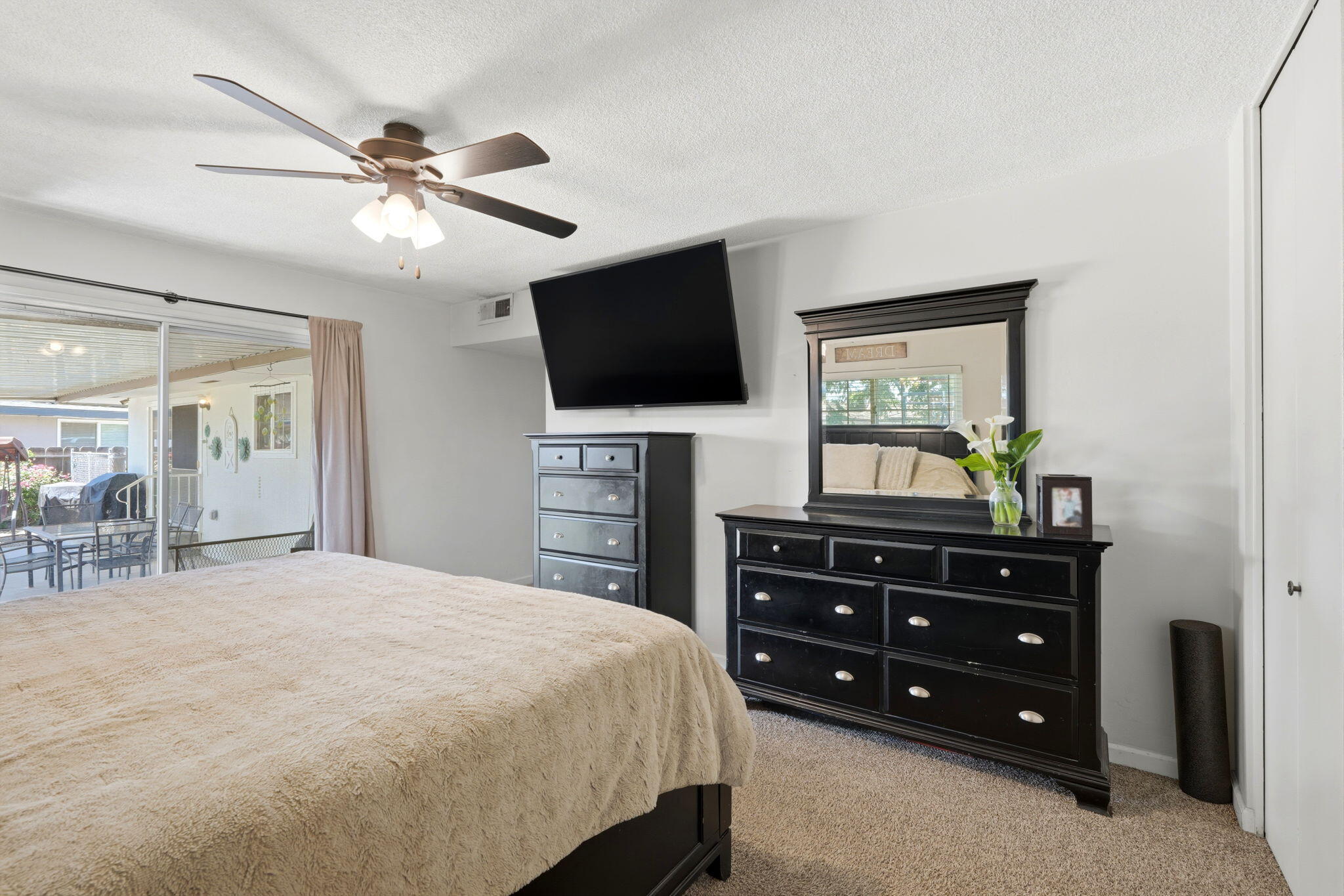 2709 W Royal Oaks Dr, Visalia, CA 93277