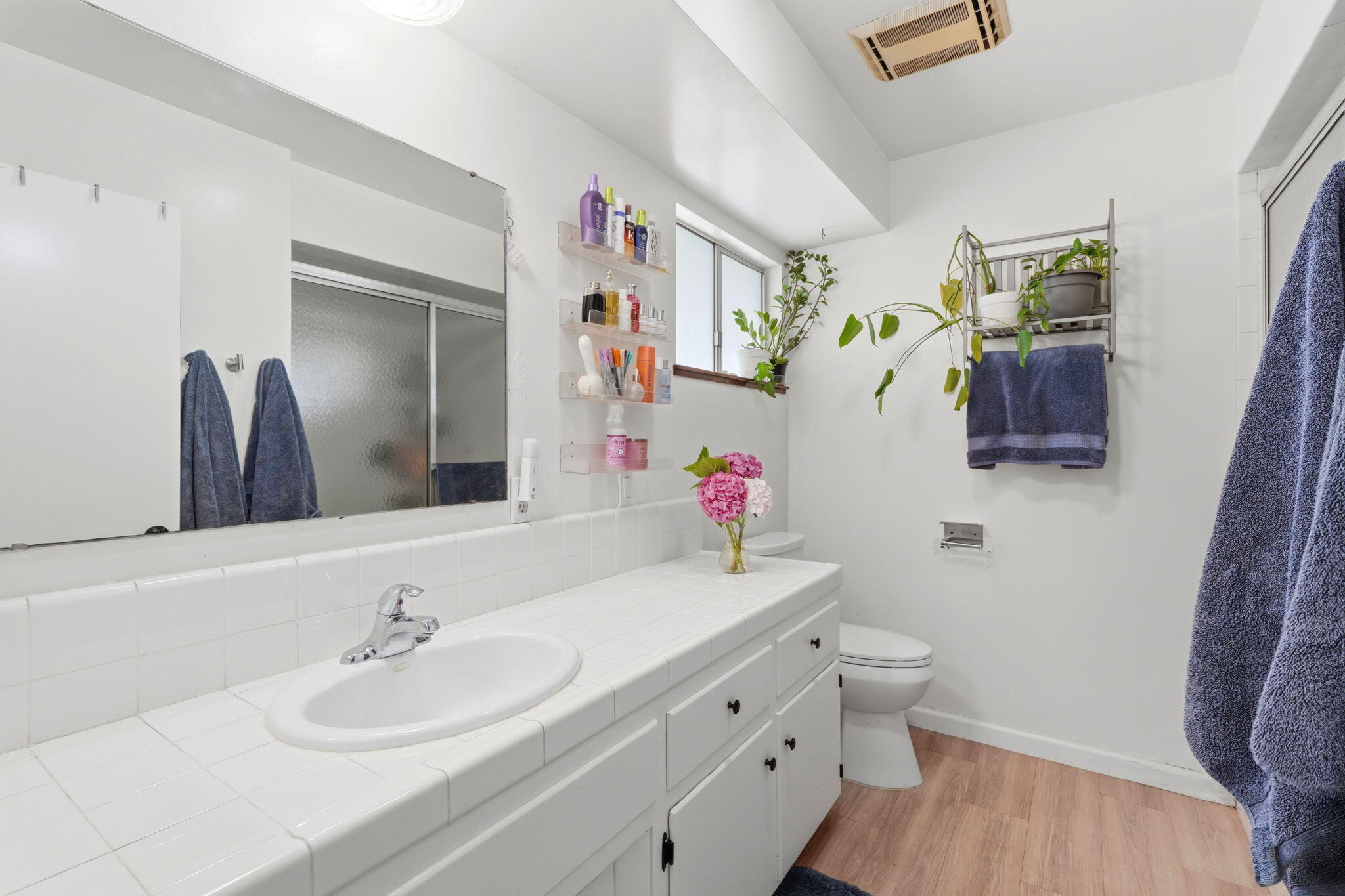 2709 W Royal Oaks Dr, Visalia, CA 93277