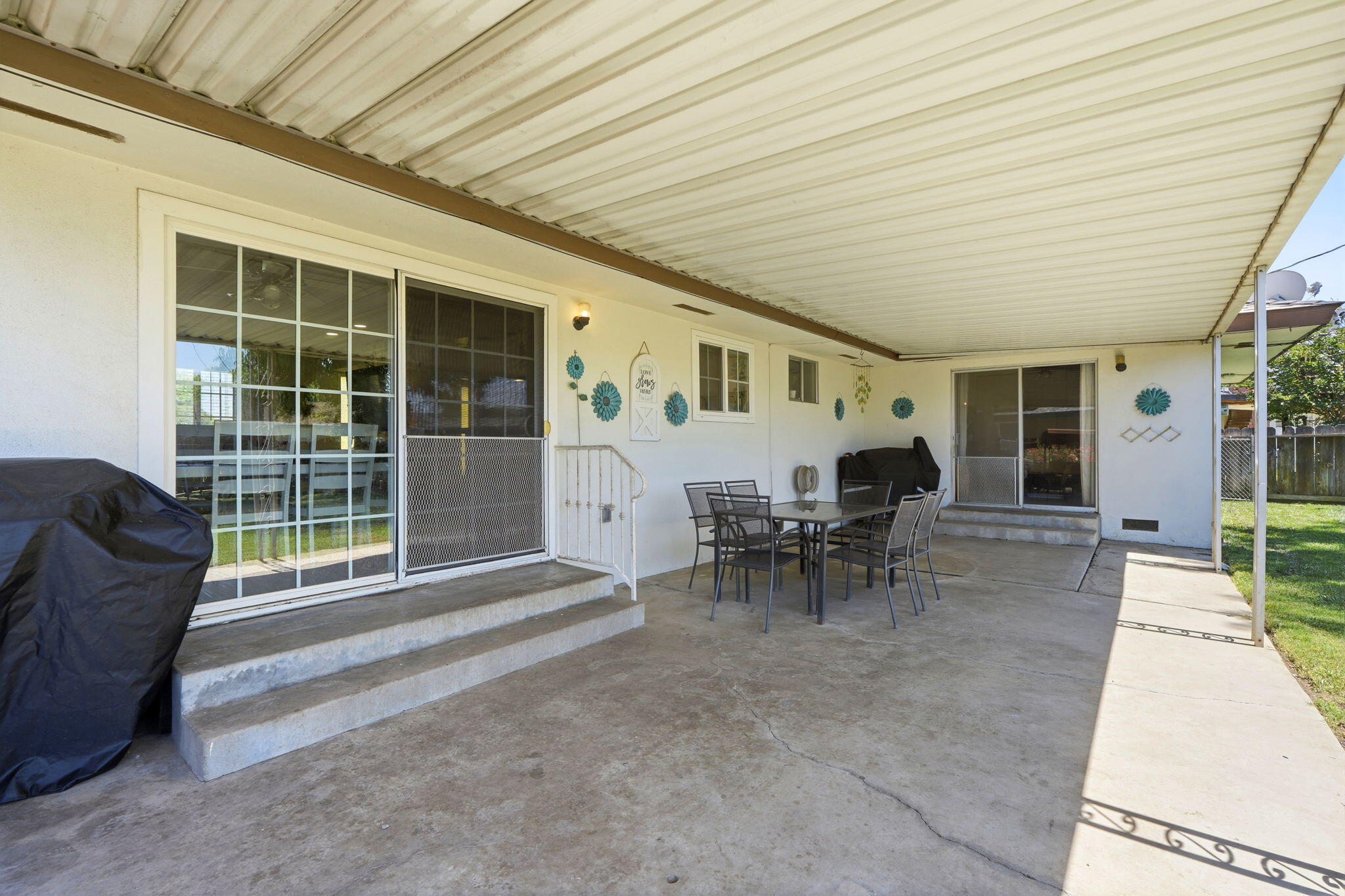 2709 W Royal Oaks Dr, Visalia, CA 93277