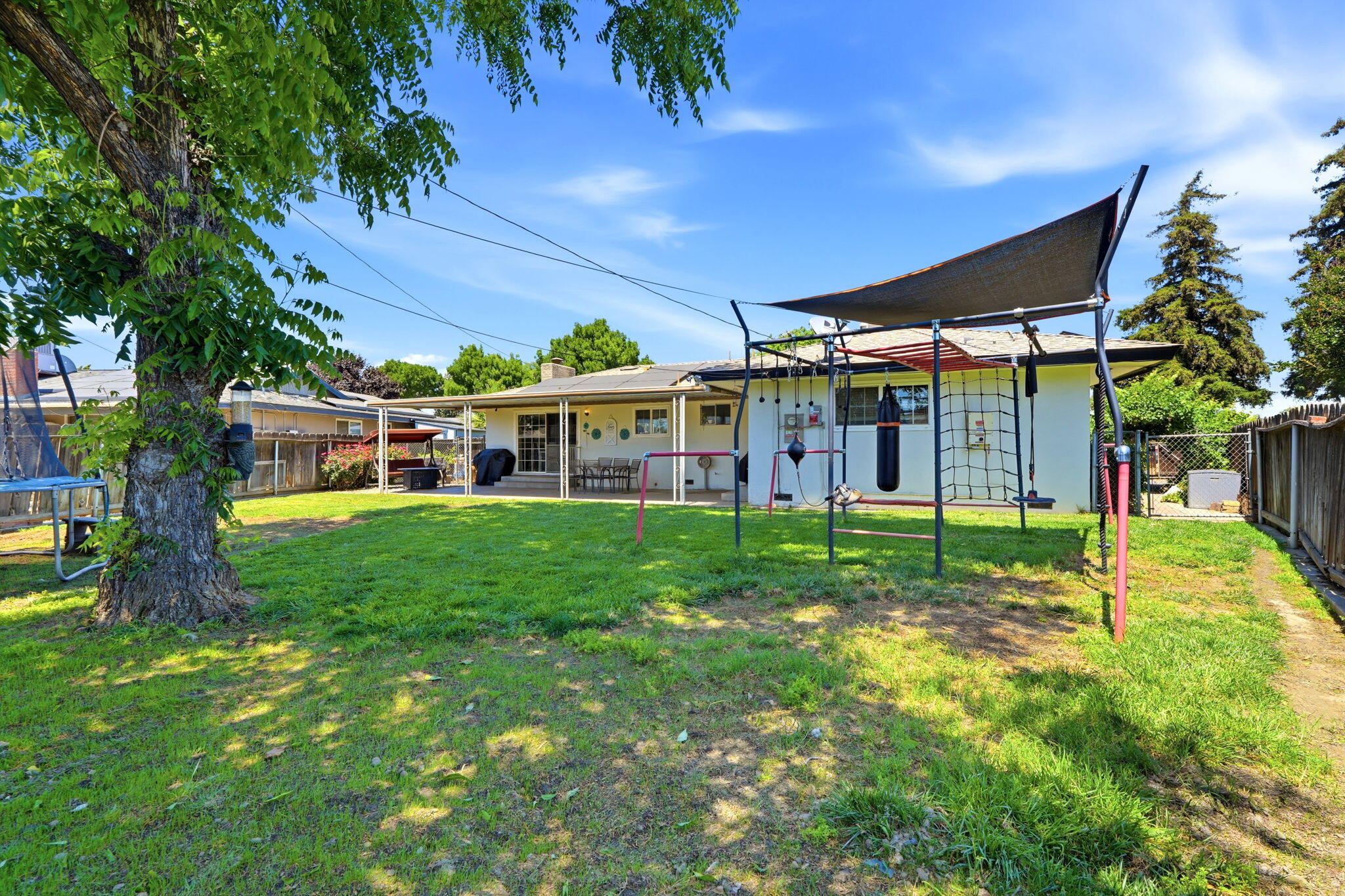 2709 W Royal Oaks Dr, Visalia, CA 93277