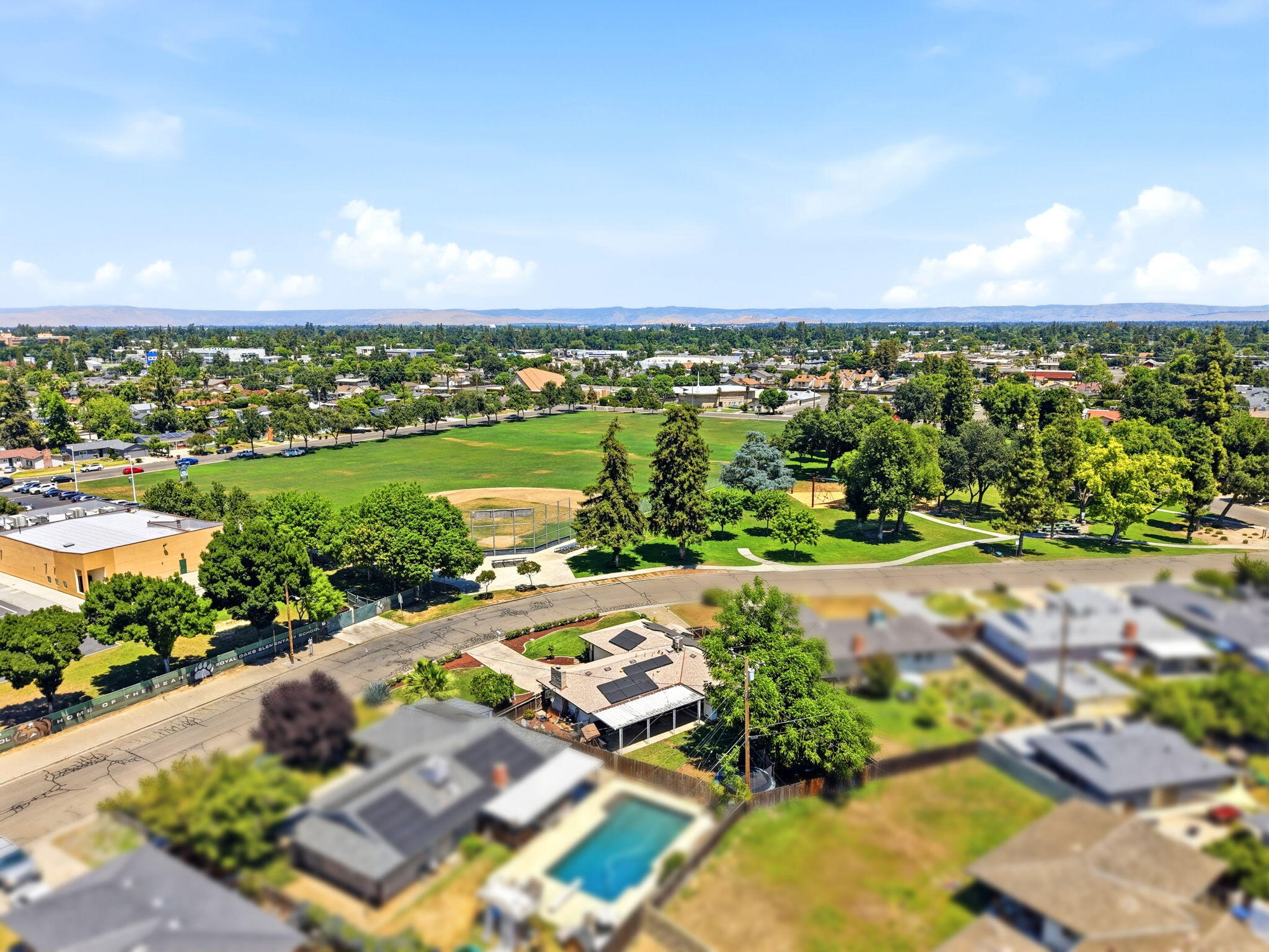 2709 W Royal Oaks Dr, Visalia, CA 93277