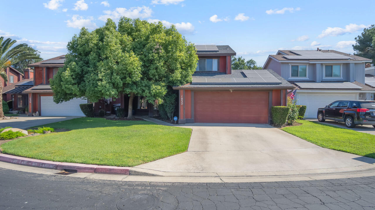 1032 E Oakridge Ave, Visalia, CA 93292