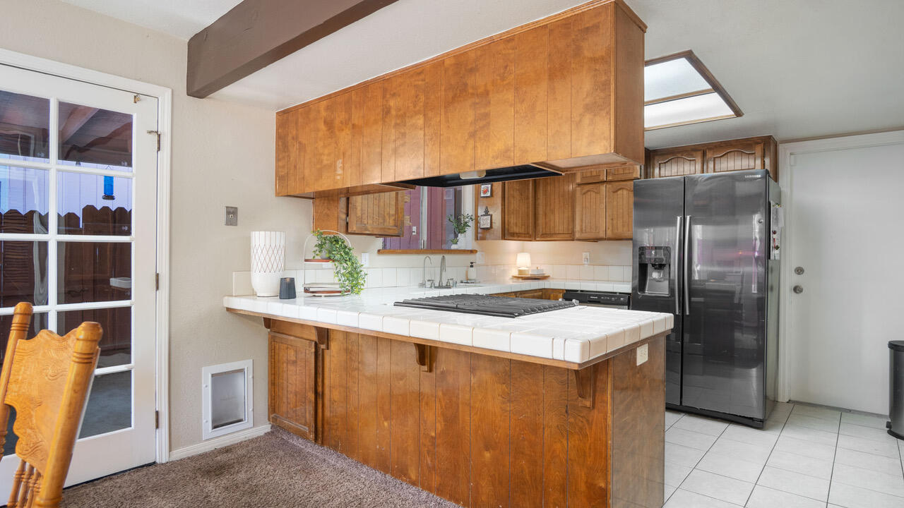 1032 E Oakridge Ave, Visalia, CA 93292