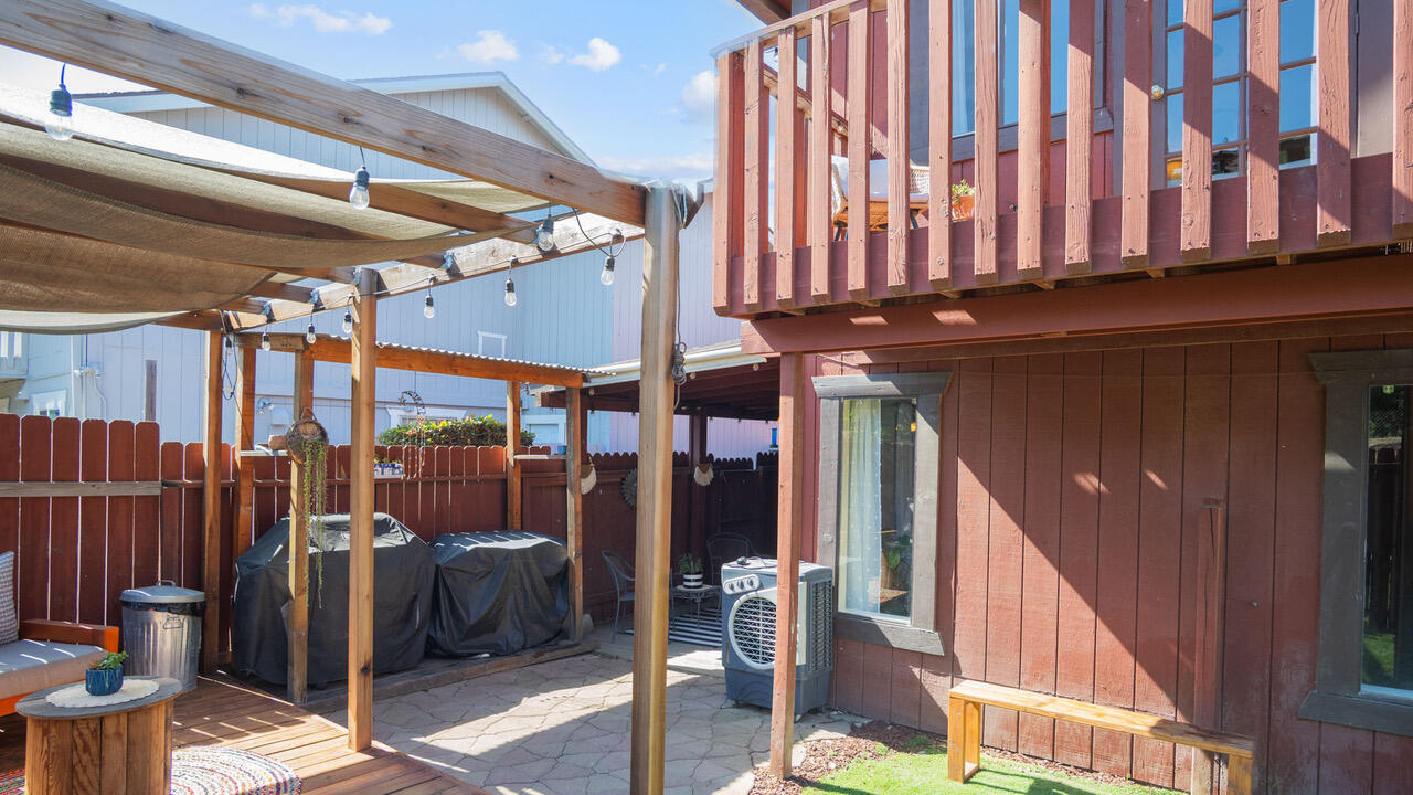 1032 E Oakridge Ave, Visalia, CA 93292