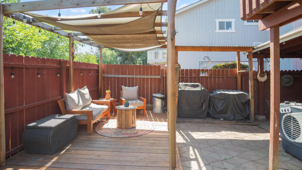 1032 E Oakridge Ave, Visalia, CA 93292