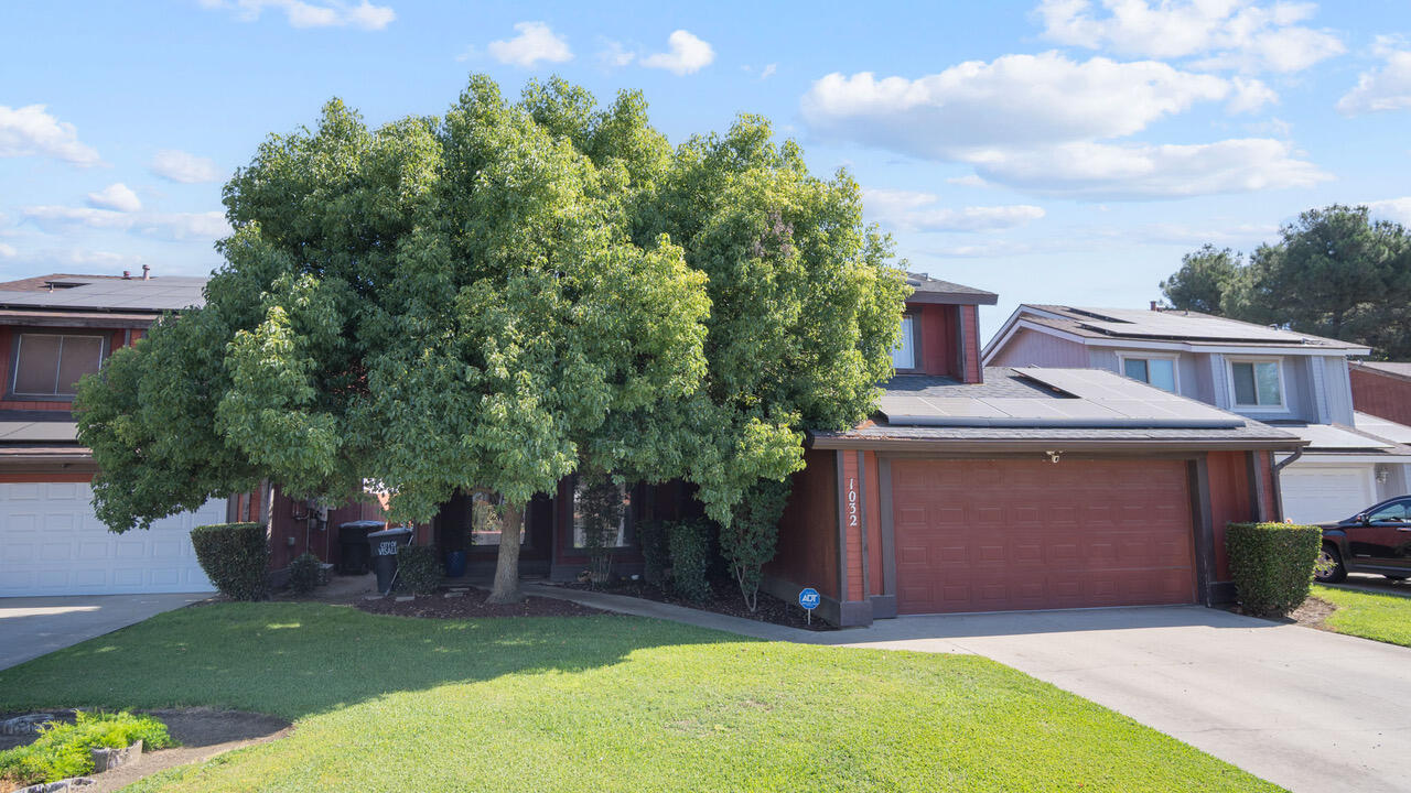1032 E Oakridge Ave, Visalia, CA 93292