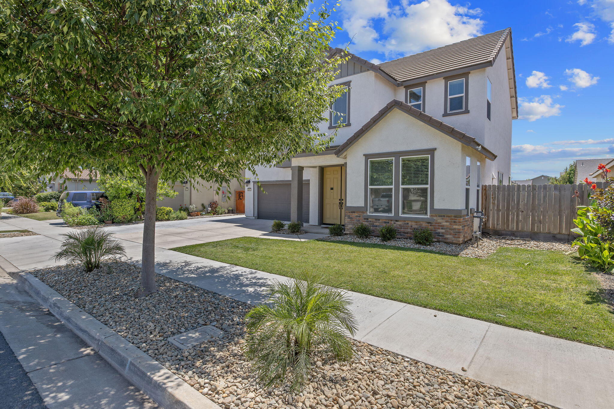 3201 E Harter Ave, Visalia, CA 93292