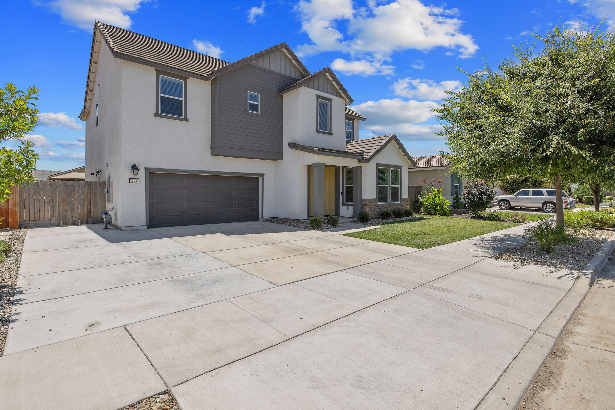 3201 E Harter Ave, Visalia, CA 93292
