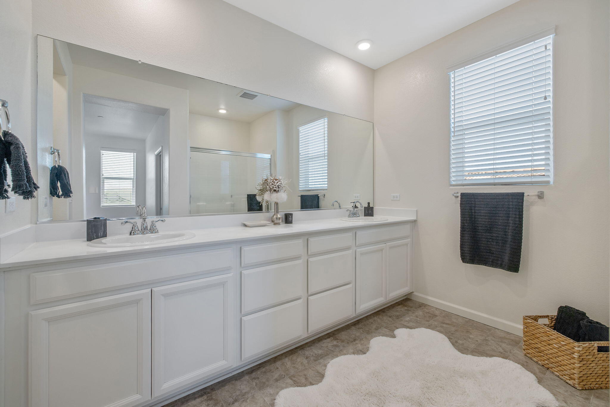 3201 E Harter Ave, Visalia, CA 93292