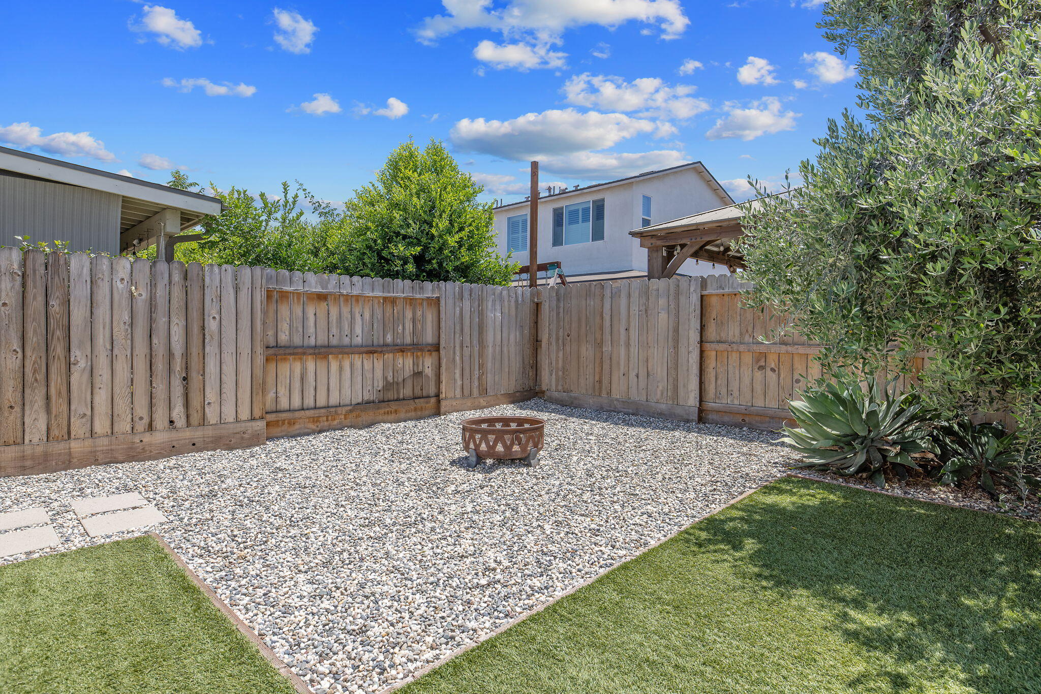 3201 E Harter Ave, Visalia, CA 93292