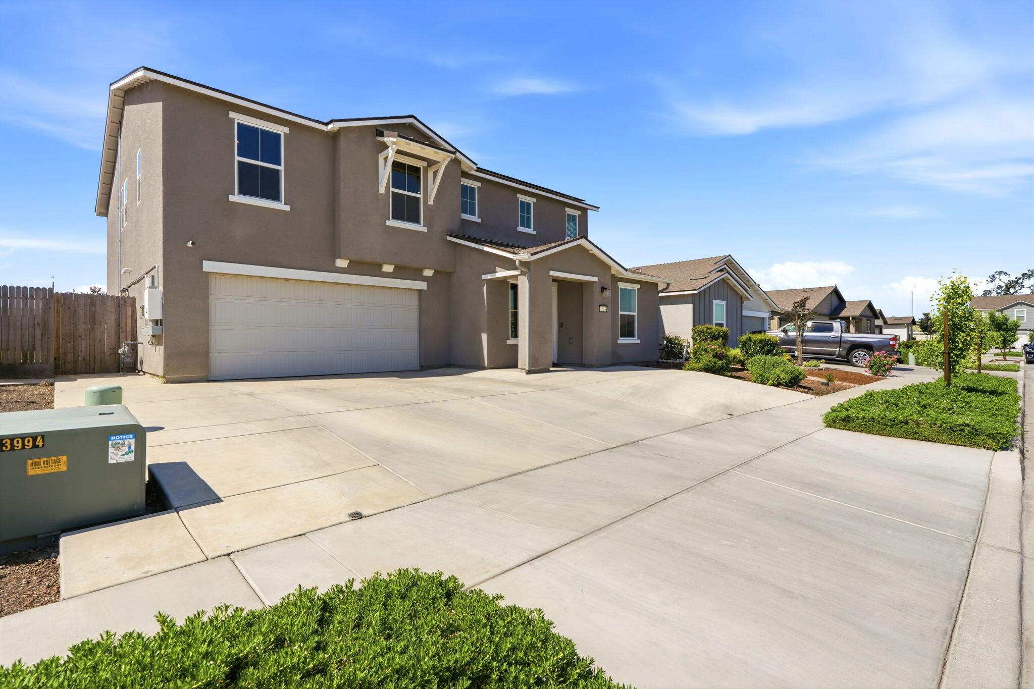 1033 E Loyola Ave, Visalia, CA 93292