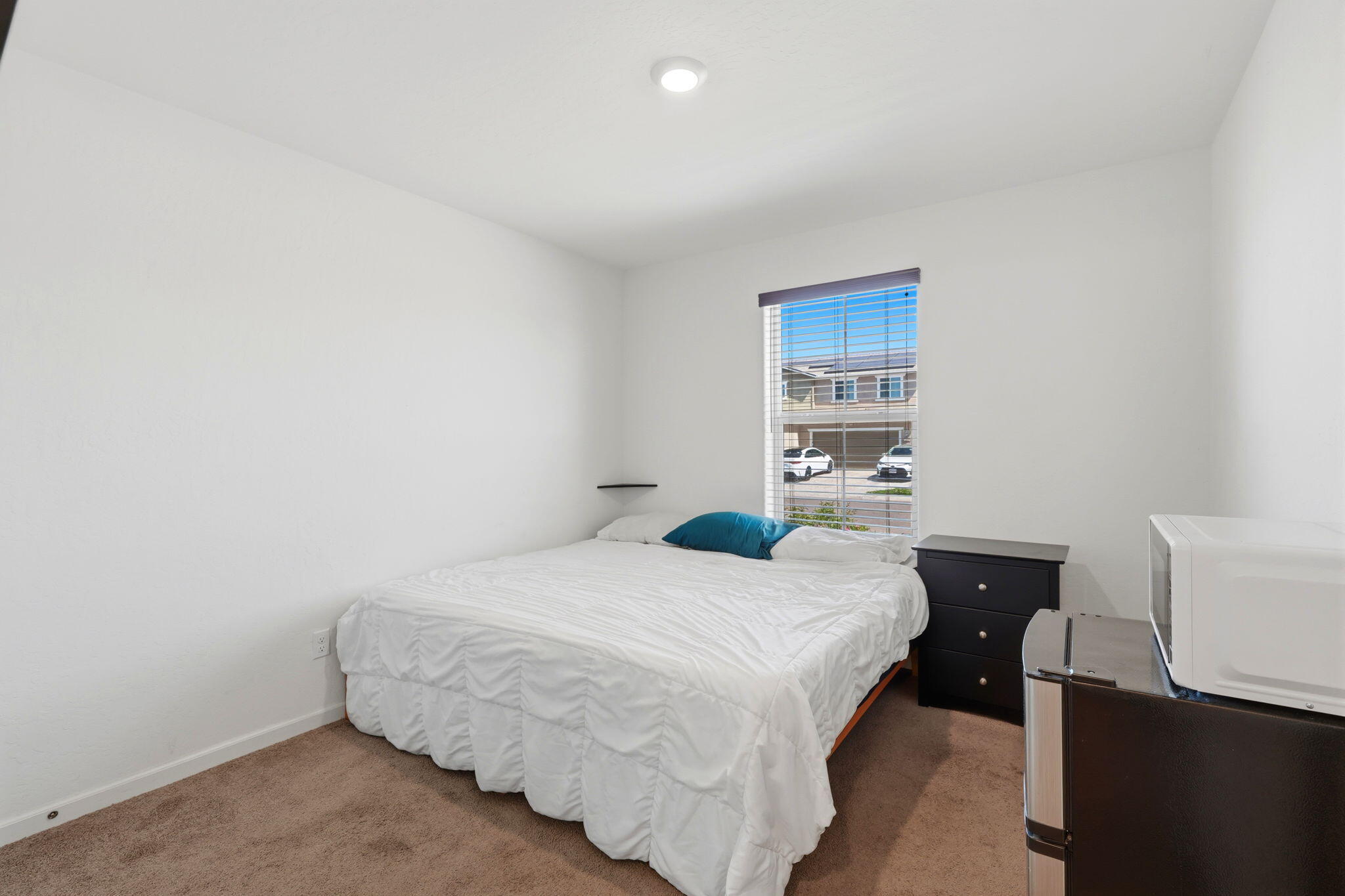 1033 E Loyola Ave, Visalia, CA 93292