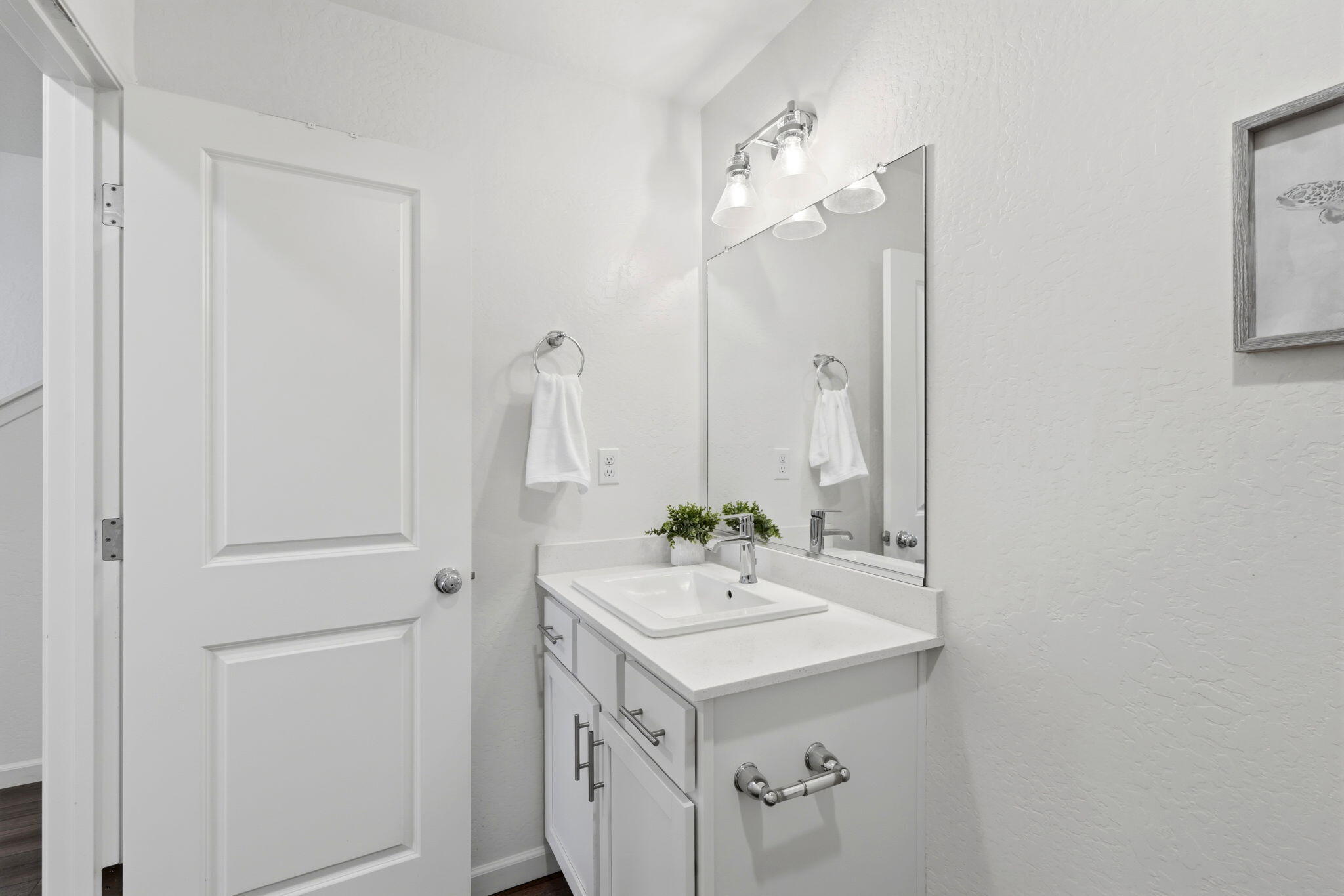 1033 E Loyola Ave, Visalia, CA 93292