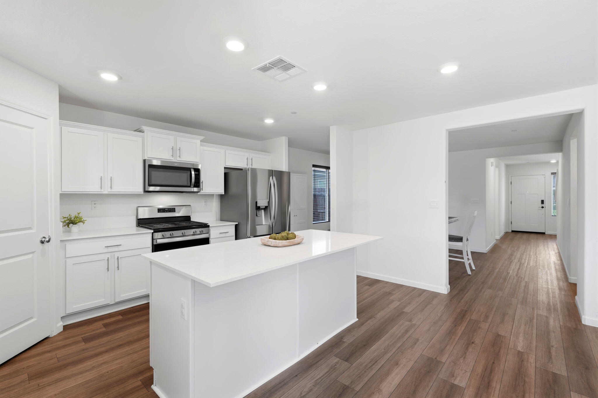 1033 E Loyola Ave, Visalia, CA 93292